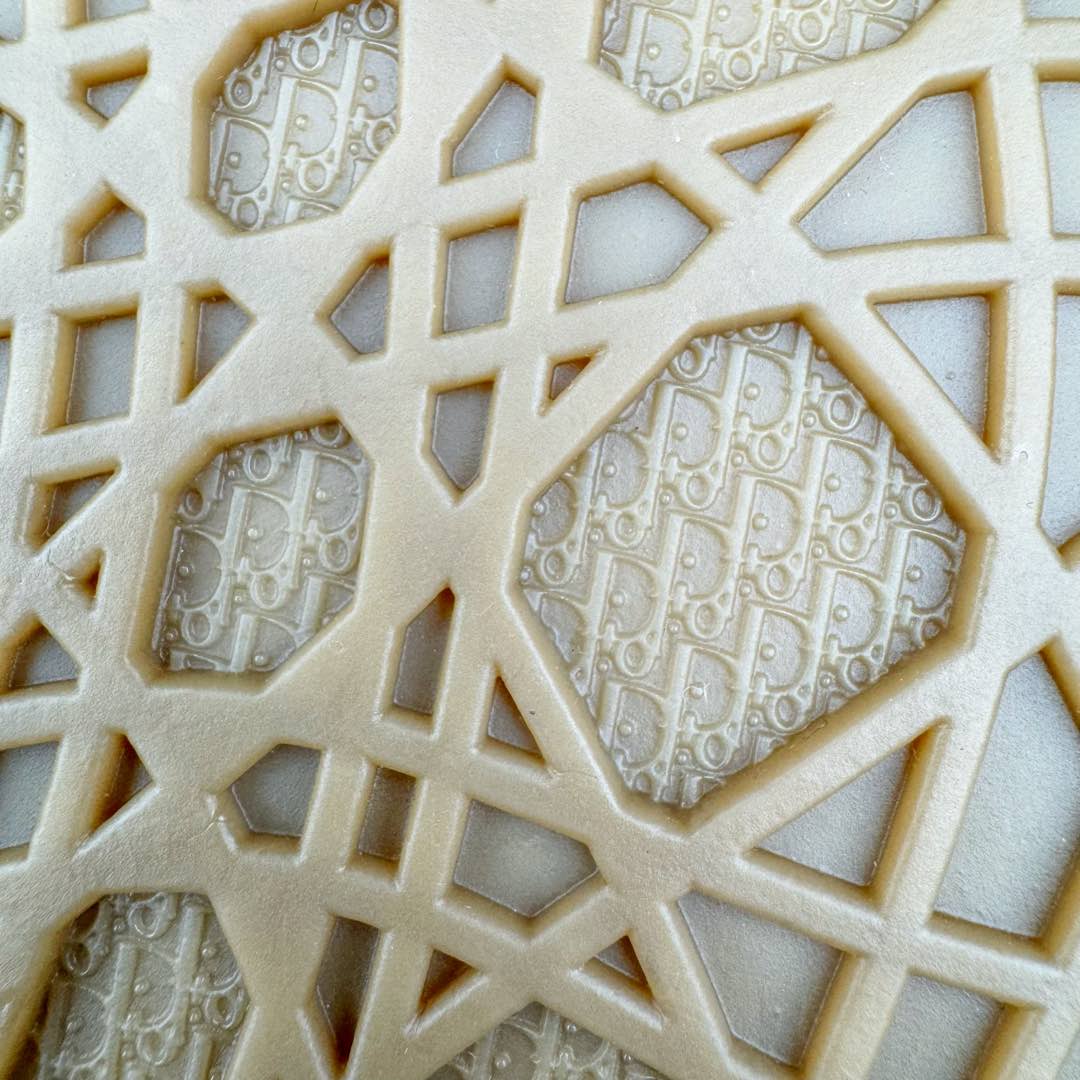 图片[13]-＃纯原 Dior B33 迪奥印花系带时尚运动板鞋网球鞋 全套原厂新版原纸板楦头开发 原厂特供皮料加持 原档数据大底 高频字母排版细节 还原 Zp 高端零售特供批次 2023秋季新品 彰显非凡的精湛工艺 重新诠释经典的网球鞋 时尚的廓形突显厚实感 采用全新的拉绒马海毛针织面料 突显柔软触感与富有层次感的流行色彩 搭配棕色绒面革镶片提升格调 别具一格的加垫鞋舌点缀以压花效果Dior标志 后侧点缀以Dior 30Avenue Montaigne标志 可为各式休闲造型增添时尚气质 尺码：40 41 42 43 44 45 46-选品中心