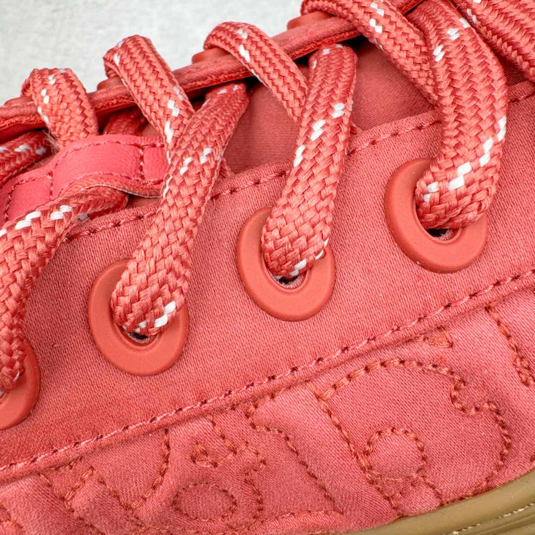 图片[15]-＃纯原 Dior B33 迪奥印花系带时尚运动板鞋网球鞋 全套原厂新版原纸板楦头开发 原厂特供皮料加持 原档数据大底 高频字母排版细节 还原 Zp 高端零售特供批次 2023秋季新品 彰显非凡的精湛工艺 重新诠释经典的网球鞋 时尚的廓形突显厚实感 采用全新的拉绒马海毛针织面料 突显柔软触感与富有层次感的流行色彩 搭配棕色绒面革镶片提升格调 别具一格的加垫鞋舌点缀以压花效果Dior标志 后侧点缀以Dior 30Avenue Montaigne标志 可为各式休闲造型增添时尚气质 尺码：40 41 42 43 44 45 46-选品中心