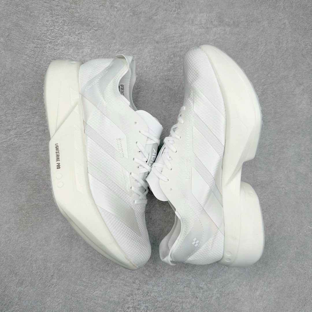 图片[3]-AD Adizero Eva SL M 零度进化版系列低帮轻便透气竞速休闲运动慢跑鞋 JH8074 相信大家对去年 adidas 横空出世的「顶级超跑」adiZero Adios Pro EVO 1 记忆犹新！不仅登顶阿迪史上最轻跑鞋宝座，更在接下来的全球马拉松赛事中，持续书写着惊人成绩，被网友戏称新一代「阿迪神鞋」全网刷屏！极简设计语言与强烈速度感和存在感的鞋侧三线，让人过目不忘，特别种草！其中定位于中长跑训练的 adidas Adizero Evo SL，整体外观造型与 adiZero Adios Pro EVO 1 非常相似。中底配置方面搭载全掌 Lightstrike Pro，鞋面采用透气网面示人，契合日常训练鞋的定位，更加耐用。外底给到了马牌橡胶，及类似上代竞速旗舰 adidas Adizero Adios Pro 3 区域分布。整体看下来无论是外观的鲜明辨识度，还是配置的扎实程度都很顶。尺码：36 36⅔ 37⅓ 38 38⅔ 39⅓ 40 40⅔ 41⅓ 42 42⅔ 43⅓ 44 45-选品中心