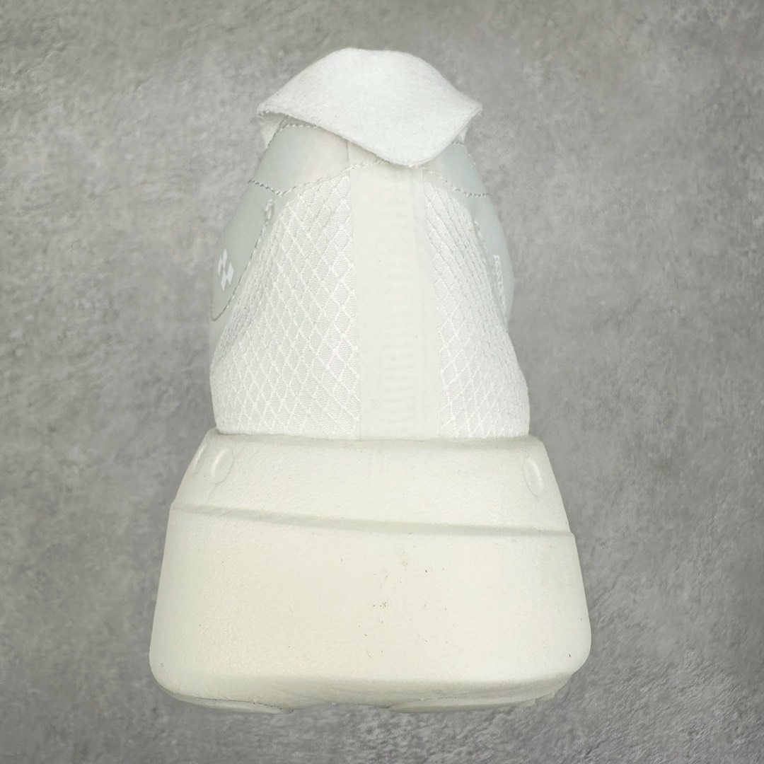 图片[8]-AD Adizero Eva SL M 零度进化版系列低帮轻便透气竞速休闲运动慢跑鞋 JH8074 相信大家对去年 adidas 横空出世的「顶级超跑」adiZero Adios Pro EVO 1 记忆犹新！不仅登顶阿迪史上最轻跑鞋宝座，更在接下来的全球马拉松赛事中，持续书写着惊人成绩，被网友戏称新一代「阿迪神鞋」全网刷屏！极简设计语言与强烈速度感和存在感的鞋侧三线，让人过目不忘，特别种草！其中定位于中长跑训练的 adidas Adizero Evo SL，整体外观造型与 adiZero Adios Pro EVO 1 非常相似。中底配置方面搭载全掌 Lightstrike Pro，鞋面采用透气网面示人，契合日常训练鞋的定位，更加耐用。外底给到了马牌橡胶，及类似上代竞速旗舰 adidas Adizero Adios Pro 3 区域分布。整体看下来无论是外观的鲜明辨识度，还是配置的扎实程度都很顶。尺码：36 36⅔ 37⅓ 38 38⅔ 39⅓ 40 40⅔ 41⅓ 42 42⅔ 43⅓ 44 45-选品中心