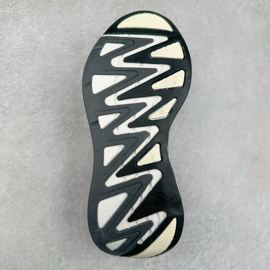 图片[9]-AD Adizero Aruku 全新跑鞋 JR6355 以永动机为灵感的前卫造型 以及时下流行的厚底设定 让人无比期待 “Aruku” 在日文中是行走的意思 昭示了这是一双定位于大众日常训练或慢跑的鞋款 黑、白、红三色的撞色外观 搭配街头感、现代感十足的鞋面线条勾勒 格外引人注目 搭配丰沛的全新 Swirlfoam 泡棉厚底 虽然不像顶级竞速跑鞋那般极致 但也将日常舒适和时尚颜值平衡到位 尺码：36 36.5 37.5 38 38.5 39 40 40.5 41 42 42.5 43 44 44.5 45-选品中心