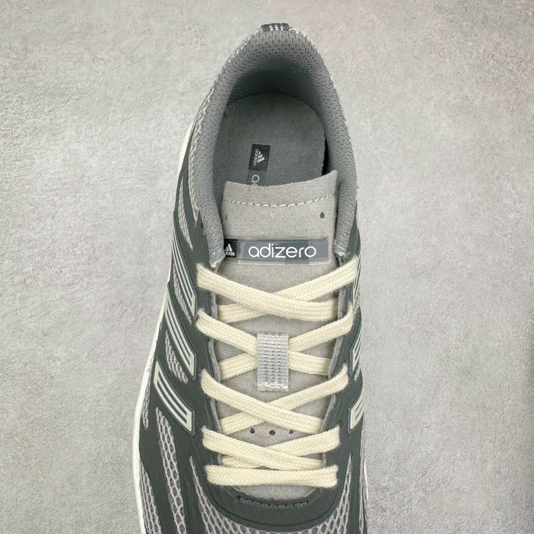 图片[5]-AD Adizero Aruku 全新跑鞋 JR6355 以永动机为灵感的前卫造型 以及时下流行的厚底设定 让人无比期待 “Aruku” 在日文中是行走的意思 昭示了这是一双定位于大众日常训练或慢跑的鞋款 黑、白、红三色的撞色外观 搭配街头感、现代感十足的鞋面线条勾勒 格外引人注目 搭配丰沛的全新 Swirlfoam 泡棉厚底 虽然不像顶级竞速跑鞋那般极致 但也将日常舒适和时尚颜值平衡到位 尺码：36 36.5 37.5 38 38.5 39 40 40.5 41 42 42.5 43 44 44.5 45-选品中心