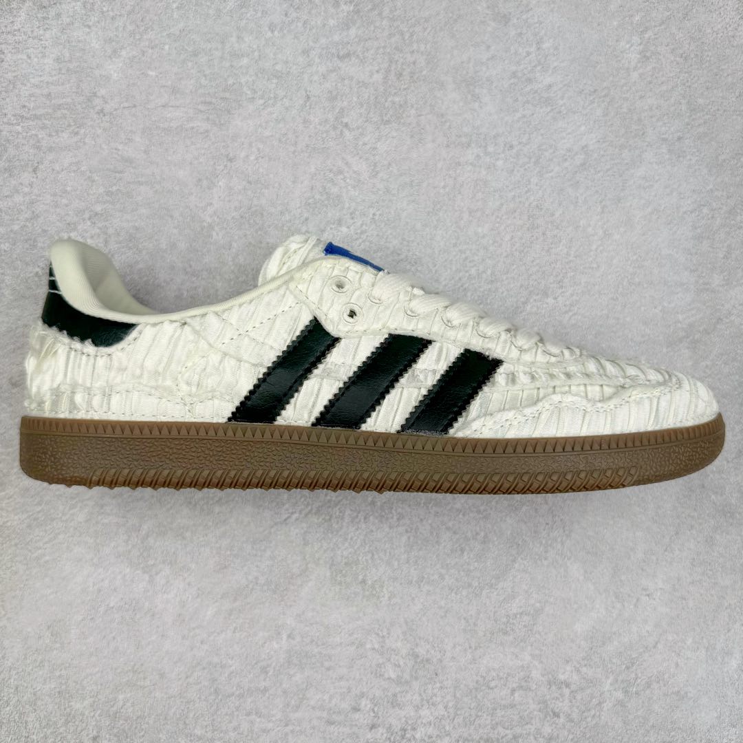 AD Original Samba OG 复古经典轻便板鞋 JQ4748 这款桑巴鞋展示了高质量的工艺 带有装饰的超锁缝制和无缝的手感 柔软、柔软的皮革造型和标志性的3条纹完成了精致的外观 正规合身鞋带 鞋面上有绒面鞋垫 橡胶鞋底 享受正畸套筒软感 自50年代首次亮相以来就一直在赢得粉丝的青睐 尺码：36 36.5 37.5 38 38.5 39 40 40.5 41 42 42.5 43 44 44.5 45-选品中心