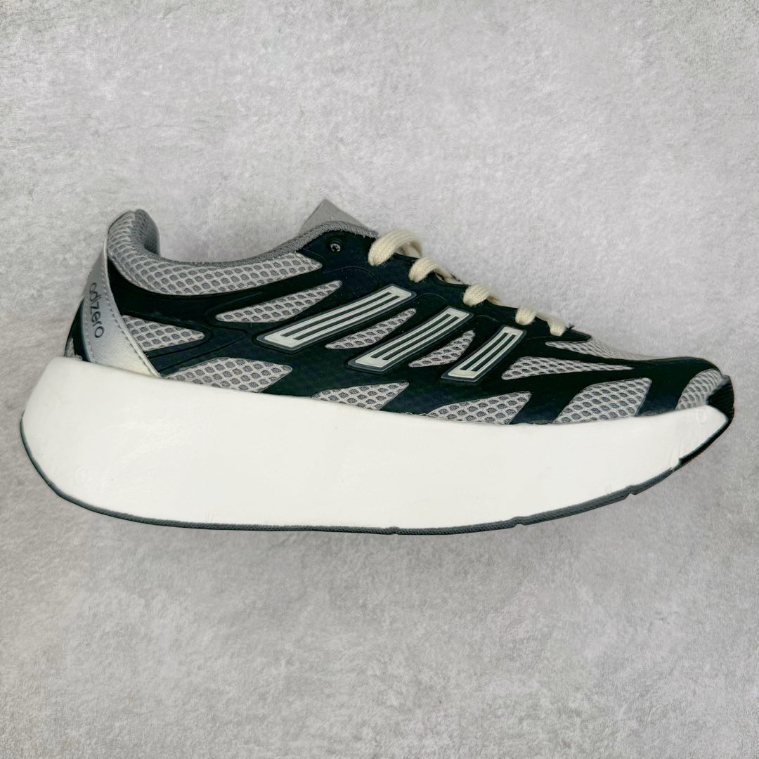 AD Adizero Aruku 全新跑鞋 JR6355 以永动机为灵感的前卫造型 以及时下流行的厚底设定 让人无比期待 “Aruku” 在日文中是行走的意思 昭示了这是一双定位于大众日常训练或慢跑的鞋款 黑、白、红三色的撞色外观 搭配街头感、现代感十足的鞋面线条勾勒 格外引人注目 搭配丰沛的全新 Swirlfoam 泡棉厚底 虽然不像顶级竞速跑鞋那般极致 但也将日常舒适和时尚颜值平衡到位 尺码：36 36.5 37.5 38 38.5 39 40 40.5 41 42 42.5 43 44 44.5 45-选品中心