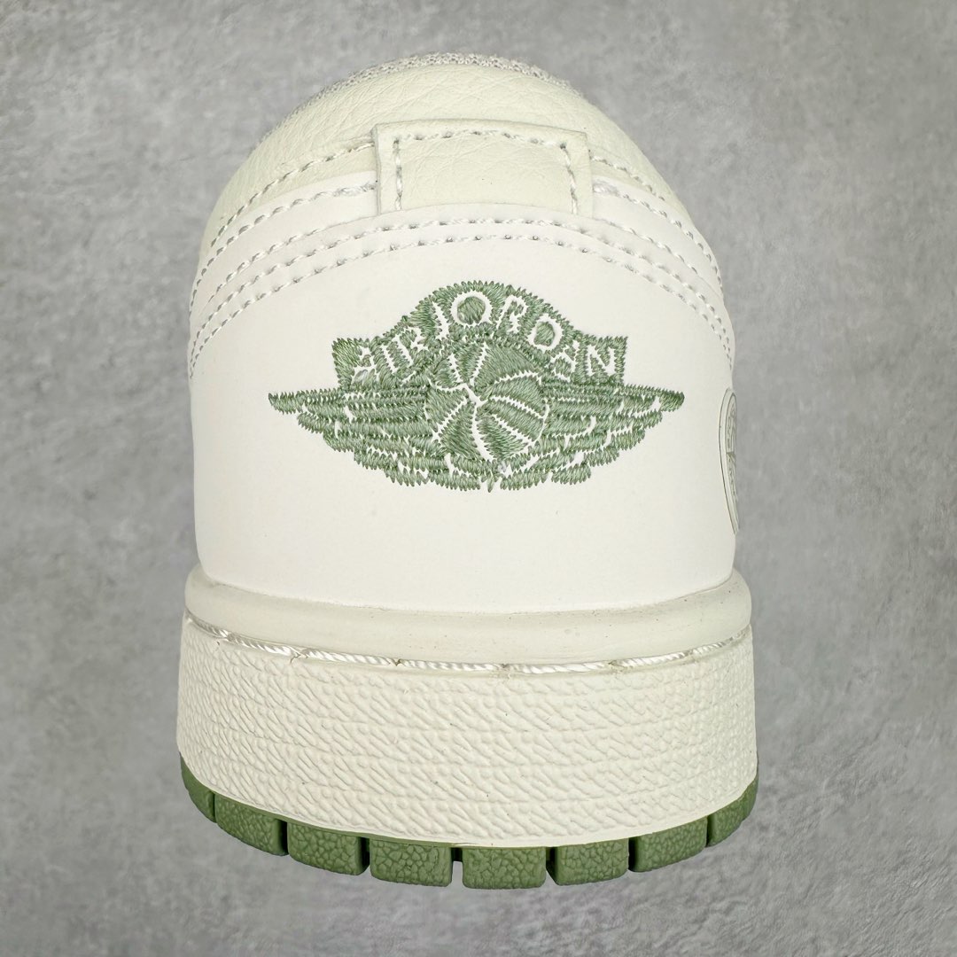 图片[8]-Air Jordan AJ1 Low 低帮系列定制配色DC2024-029 原厂内置气垫魔块 A模大底 头层小牛皮 鞋舌AJ原厂专用牛津布+AJ专用反口珍珠布+原厂无杂质高弹内里海棉+特殊封边弹力鞋带 尺码：36 36.5 37.5 38 38.5 39 40 40.5 41 42 42.5 43 44 44.5 45 46-选品中心