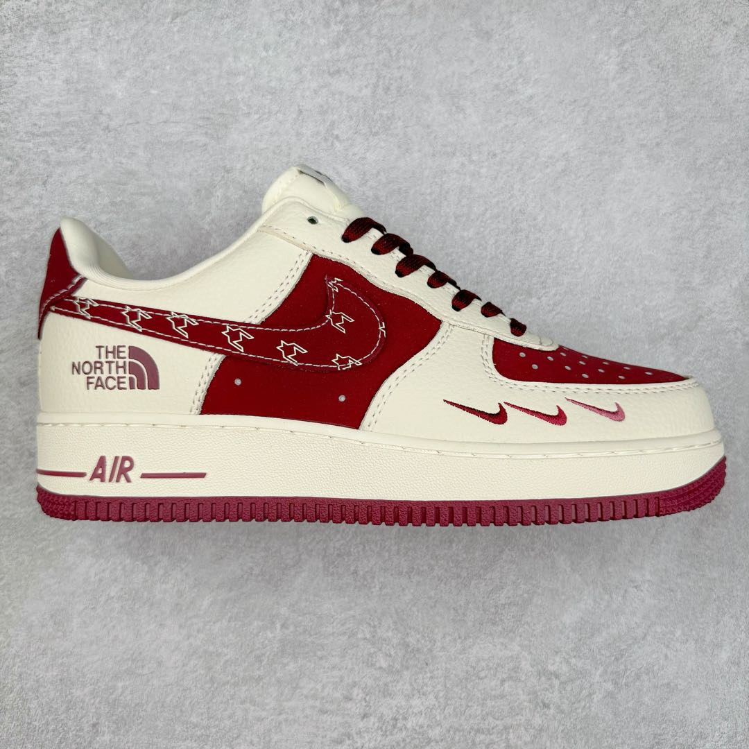 NK Air Force 1´07 Low 空军一号低帮百搭休闲运动板鞋 KK1988-042 柔软、弹性十足的缓震性能和出色的中底设计 横跨复古与现代的外型结合 造就出风靡全球 三十多年的Force 1 直到今天还深受青睐 尺码：36 36.5 37.5 38 38.5 39 40 40.5 41 42 42.5 43 44 44.5 45-选品中心