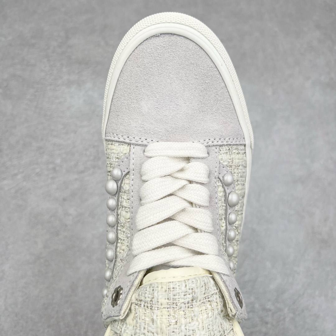 图片[4]-张权蛇年限定 x Vans Old Skool 珍珠波点小香风休闲鞋 艺术家张权以贪吃蛇为设计灵感 为万斯设计了蛇年限定款 采用小香风和麂皮拼接材质 珍珠侧边条纹 定制金属鞋带孔 珍珠大小略微不同 勾画出更和谐的线条感 巧思满满 珍珠和小香风的组合 富贵感十足 货号：VN000EEMQC5 尺码：35 36 36.5 37 38 38.5 39 40 40.5 41 42 42.5 43 44 45 工艺：硫化1：1（重量1：1、真标、原钢印、材质标、鞋型标、合格证）-选品中心
