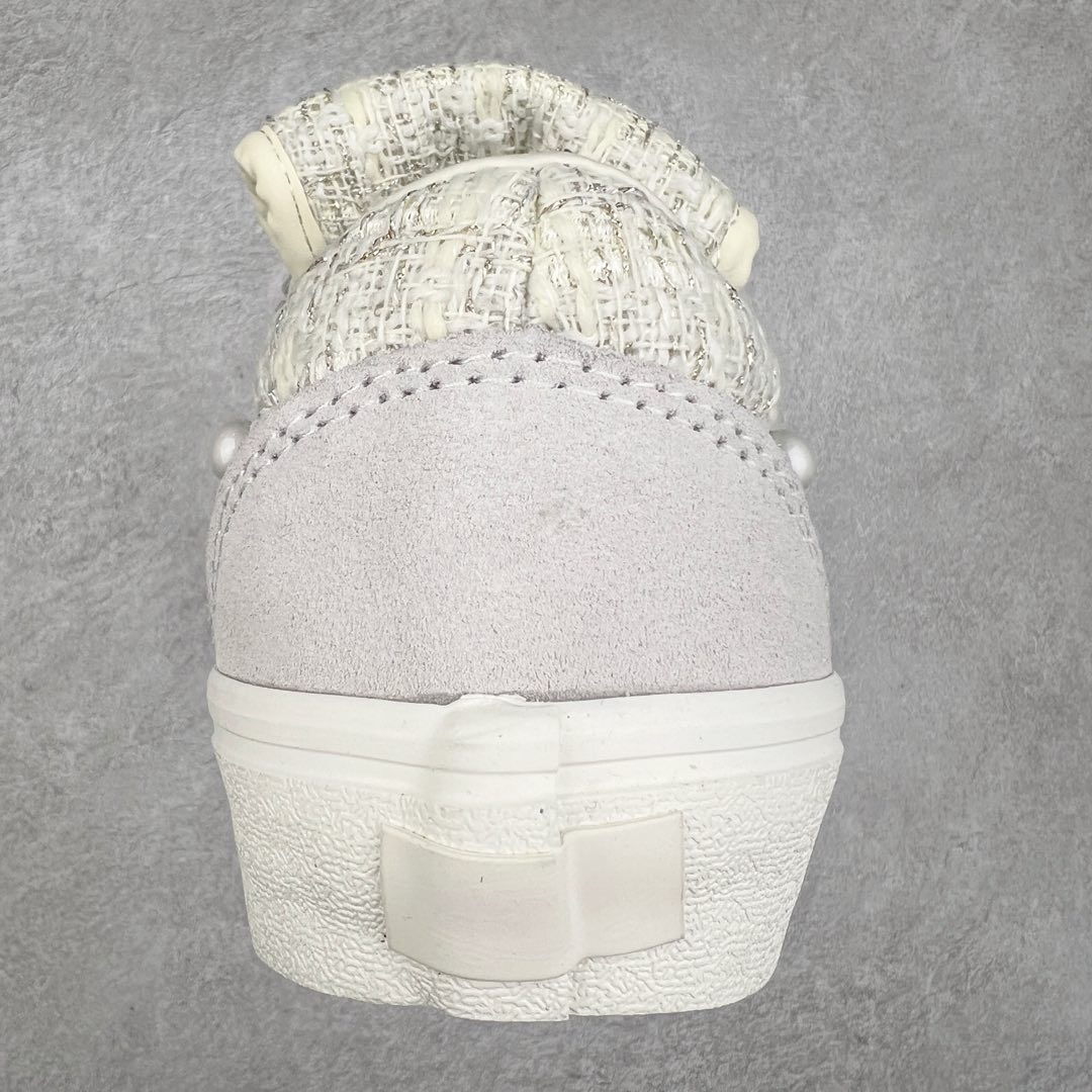 图片[8]-张权蛇年限定 x Vans Old Skool 珍珠波点小香风休闲鞋 艺术家张权以贪吃蛇为设计灵感 为万斯设计了蛇年限定款 采用小香风和麂皮拼接材质 珍珠侧边条纹 定制金属鞋带孔 珍珠大小略微不同 勾画出更和谐的线条感 巧思满满 珍珠和小香风的组合 富贵感十足 货号：VN000EEMQC5 尺码：35 36 36.5 37 38 38.5 39 40 40.5 41 42 42.5 43 44 45 工艺：硫化1：1（重量1：1、真标、原钢印、材质标、鞋型标、合格证）-选品中心