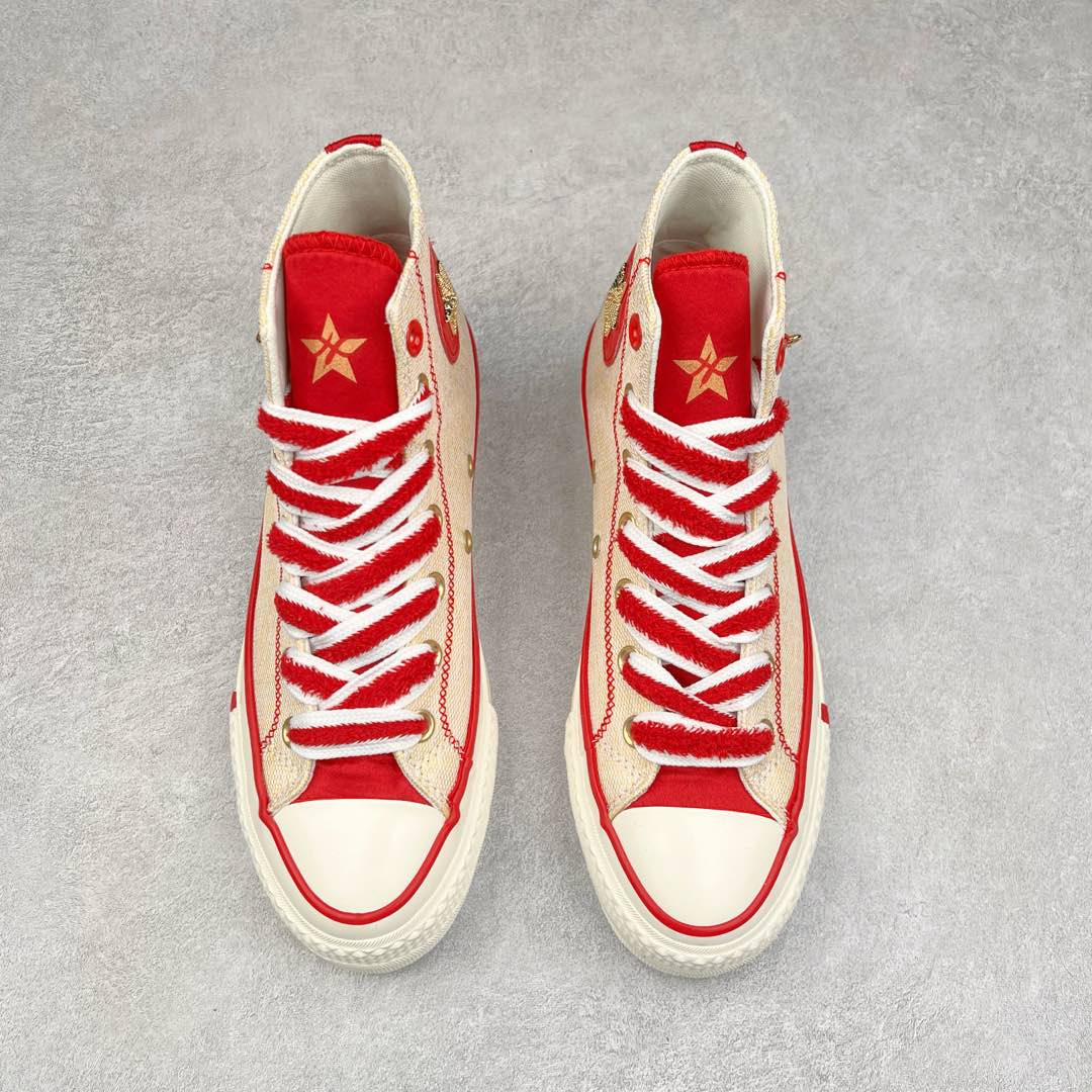 图片[2]-Converse All Star Lift 厚底蛇年限定高帮 新年新气象‼️ 匡威CNY蛇年限定按时报到 中国红多有节日氛围呀 每一双都细节满满，诚意十足 双色聚酯提花鞋面，超有质感 鞋跟配有小金星星链条 哑光沙丁布鞋舌和后跟，时尚感爆棚 金色金属绕圈蛇形鞋带珠宝 亮点满满 每一双小细节上都寓意新年好运无限 货号：A13351C 尺码：35 36 36.5 37 37.5 38 39 39.5 40 41 41.5 42 42.5 43 44-选品中心