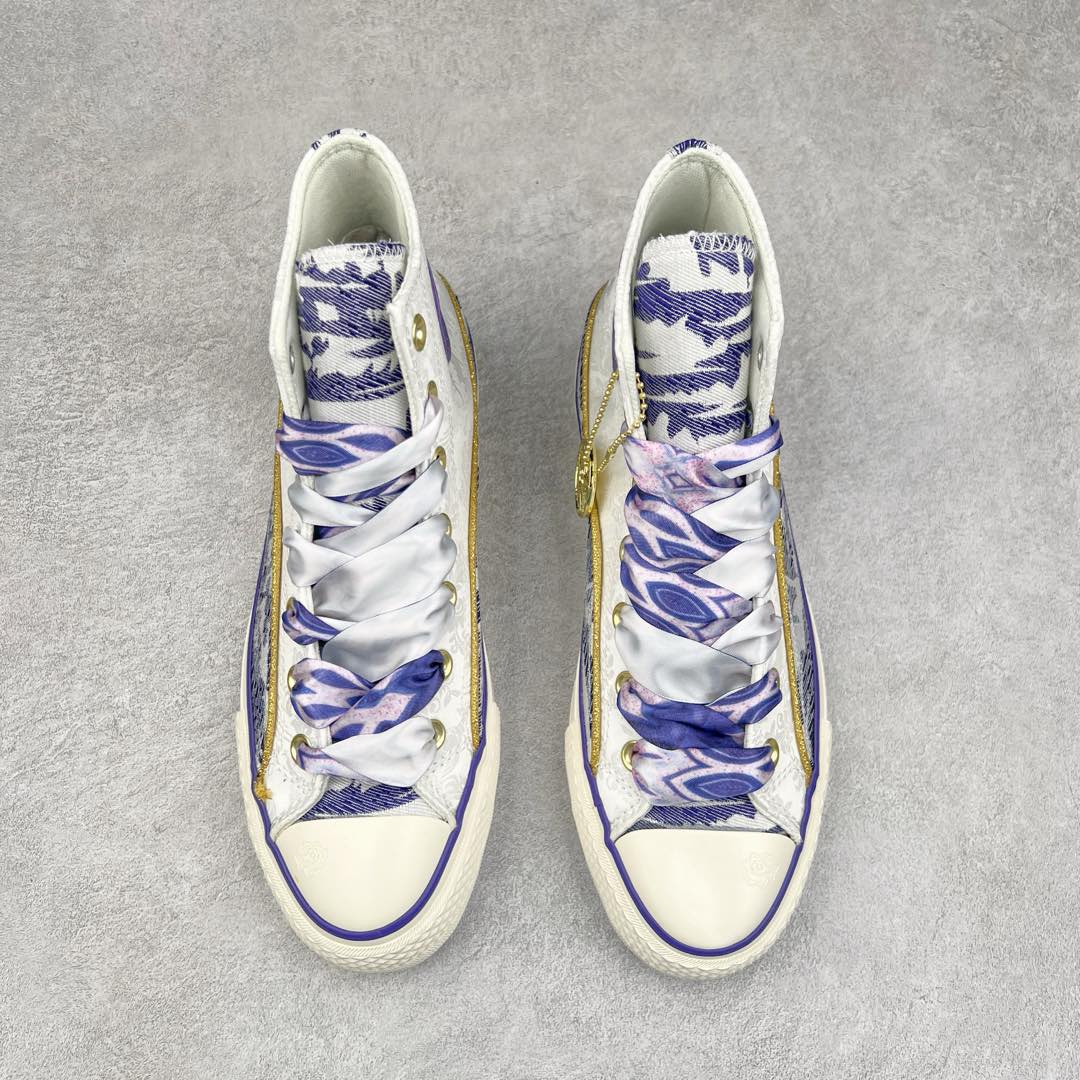 图片[2]-蛇年限定 紫气东来‼️ Converse All Star Lift 厚底高帮 隆重中国年，必须来点高规格 紫气东来，目带不凡气场 从中国美学汲取灵感 贵气优雅紫，演绎古典韵味的青花瓷纹理發 搭配纺织织物材质的帮面，打造细腻触感世自带星星硬币链条元素，寓意星运与你相随，倾注美好祈愿 致意农历新年 厚底设计助你蛇年高调出场 货号：A13353C 尺码：35 36 36.5 37 37.5 38 39 39.5 40 41 41.5 42 42.5 43 44-选品中心