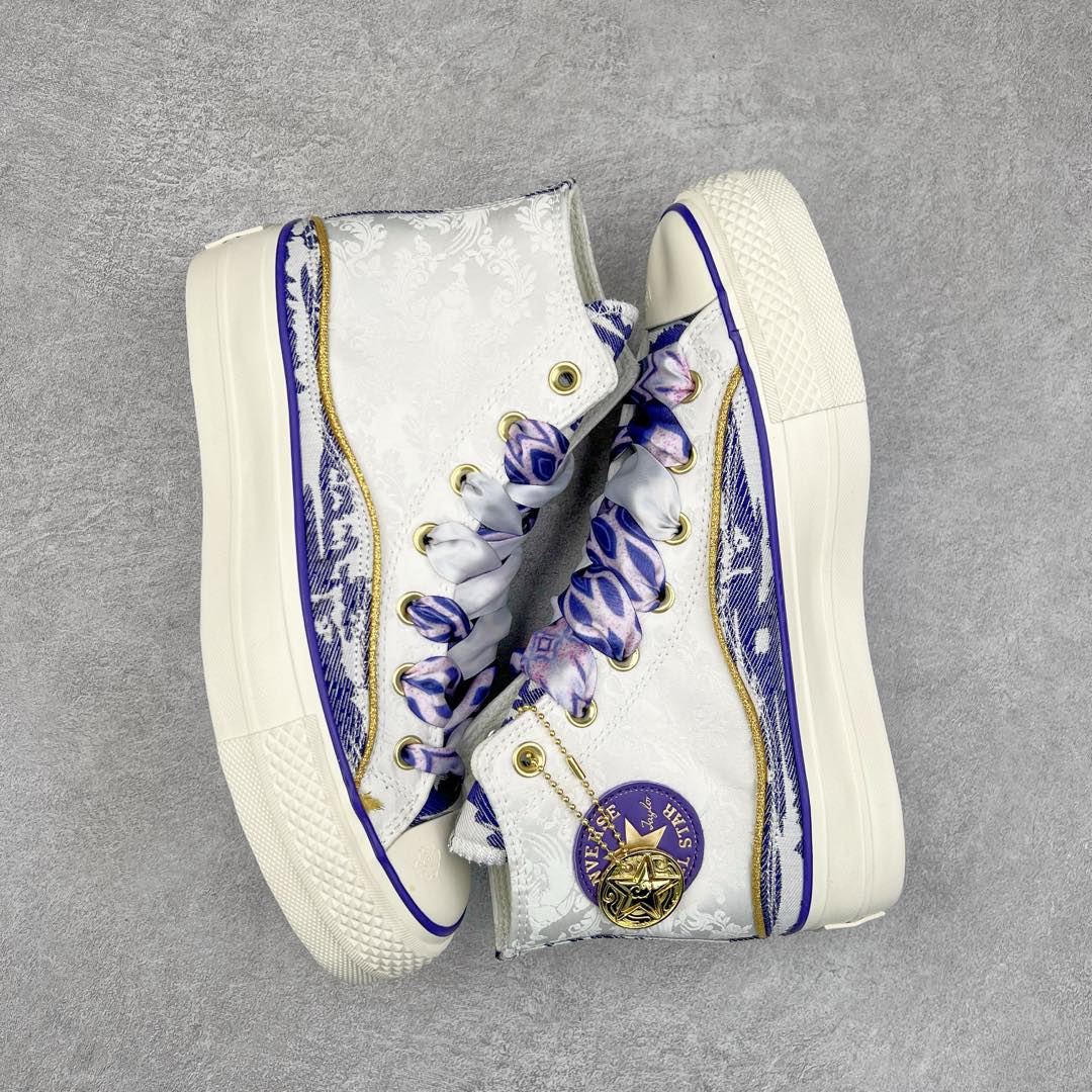 图片[3]-蛇年限定 紫气东来‼️ Converse All Star Lift 厚底高帮 隆重中国年，必须来点高规格 紫气东来，目带不凡气场 从中国美学汲取灵感 贵气优雅紫，演绎古典韵味的青花瓷纹理發 搭配纺织织物材质的帮面，打造细腻触感世自带星星硬币链条元素，寓意星运与你相随，倾注美好祈愿 致意农历新年 厚底设计助你蛇年高调出场 货号：A13353C 尺码：35 36 36.5 37 37.5 38 39 39.5 40 41 41.5 42 42.5 43 44-选品中心