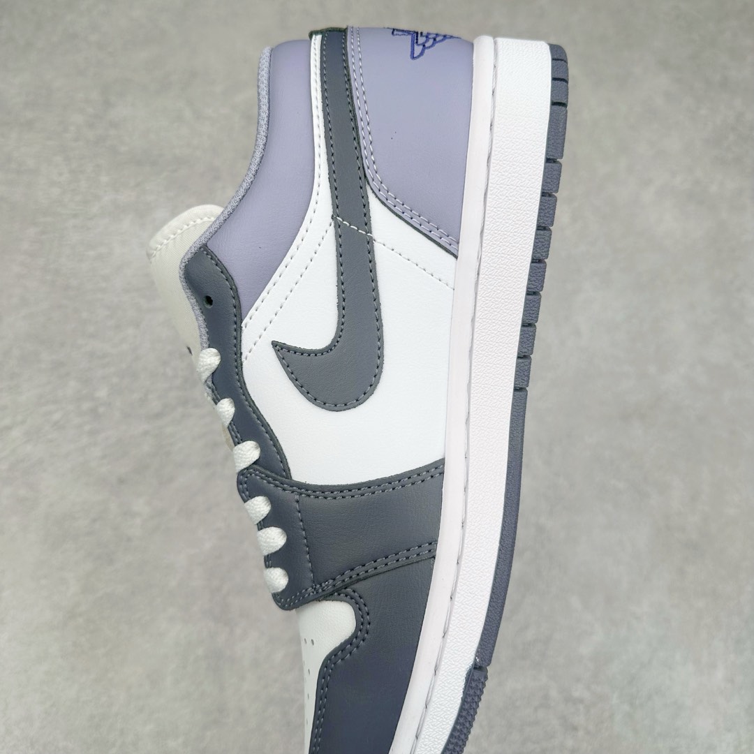 图片[7]-＃K版 Air Jordan AJ1 Low 低帮 灰紫 553558-145 全新流水线出品 DT版本唯一平替选择 市场第二梯队最强版 全部原鞋开发 原楦原纸板开发 全鞋电脑针车 原厂内置全掌气垫 原盒内在原标 唯一Zp原版鞋带绑法 免检产品 全新2022版型 全头层皮料 完美零毛边处理 原厂配置全掌气垫 价格定位良心 几十个配色陆续出货 尺码：36 36.5 37.5 38 38.5 39 40 40.5 41 42 42.5 43 44 44.5 45 46 47.5-选品中心