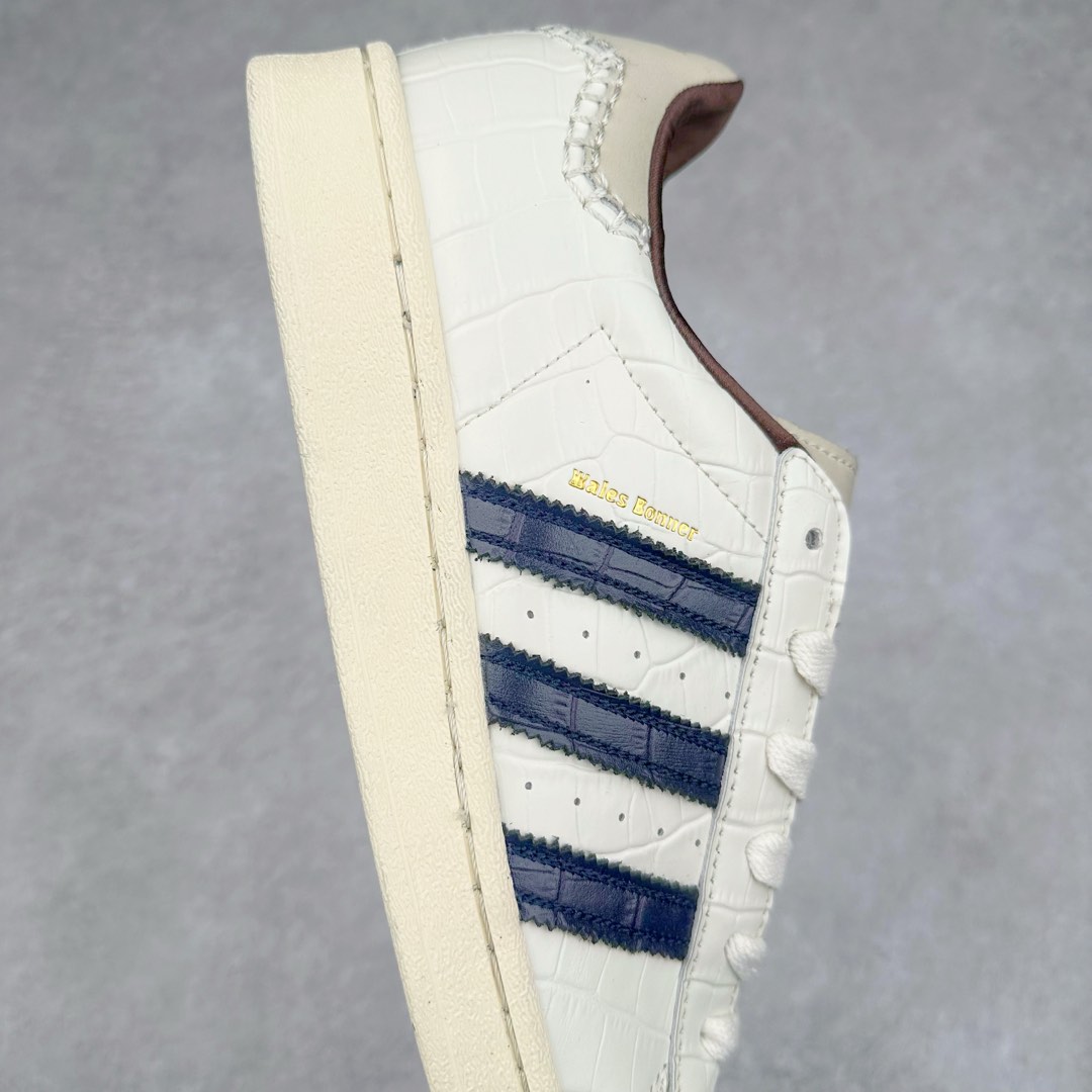 图片[6]-AD Originals Superstar 经典复古贝壳头板鞋 JP7161 诞生于1969年 是第一双将全皮面鞋 身与橡胶鞋头结合在一起的低帮篮球鞋 Superstar最开始 是作为高帮篮球鞋Pro Model的低帮版本而出现的 但因为其独特和醒目的橡胶鞋头造型而让大家熟知 被大家形象地称为\\\”shelltoe\\\”贝壳头 在70年代的美国职业篮球场上 接近3/4的NBA球员都将这双Superstar作为场上用鞋 80年代之后 经过不断的改良和发展 Superstar逐渐成为横跨时装、音乐、街头文化、休闲和运动等各大领域的时尚潮鞋 尺码：36 36.5 37 38 38.5 39 40 40.5 41 42 42.5 43 44 44.5 45-选品中心