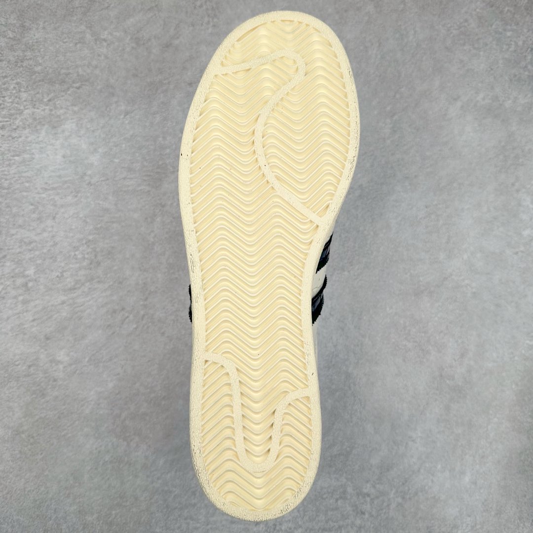 图片[9]-AD Originals Superstar 经典复古贝壳头板鞋 JP7161 诞生于1969年 是第一双将全皮面鞋 身与橡胶鞋头结合在一起的低帮篮球鞋 Superstar最开始 是作为高帮篮球鞋Pro Model的低帮版本而出现的 但因为其独特和醒目的橡胶鞋头造型而让大家熟知 被大家形象地称为\\\”shelltoe\\\”贝壳头 在70年代的美国职业篮球场上 接近3/4的NBA球员都将这双Superstar作为场上用鞋 80年代之后 经过不断的改良和发展 Superstar逐渐成为横跨时装、音乐、街头文化、休闲和运动等各大领域的时尚潮鞋 尺码：36 36.5 37 38 38.5 39 40 40.5 41 42 42.5 43 44 44.5 45-选品中心