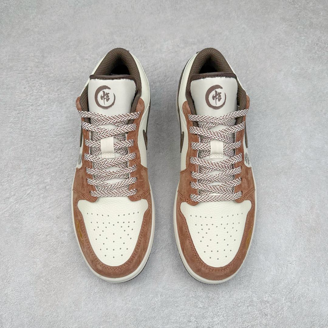 图片[2]-TS x Air Jordan AJ1 Low 倒钩低帮联名定制配色 DC2024-034 原厂内置气垫魔块 A模大底 头层小牛皮 鞋舌AJ原厂专用牛津布+AJ专用反口珍珠布+原厂无杂质高弹内里海棉+特殊封边弹力鞋带 尺码：36 36.5 37.5 38 38.5 39 40 40.5 41 42 42.5 43 44 44.5 45 46 47.5-选品中心