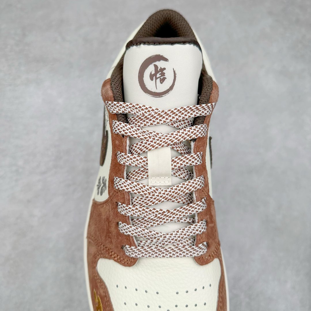 图片[5]-TS x Air Jordan AJ1 Low 倒钩低帮联名定制配色 DC2024-034 原厂内置气垫魔块 A模大底 头层小牛皮 鞋舌AJ原厂专用牛津布+AJ专用反口珍珠布+原厂无杂质高弹内里海棉+特殊封边弹力鞋带 尺码：36 36.5 37.5 38 38.5 39 40 40.5 41 42 42.5 43 44 44.5 45 46 47.5-选品中心