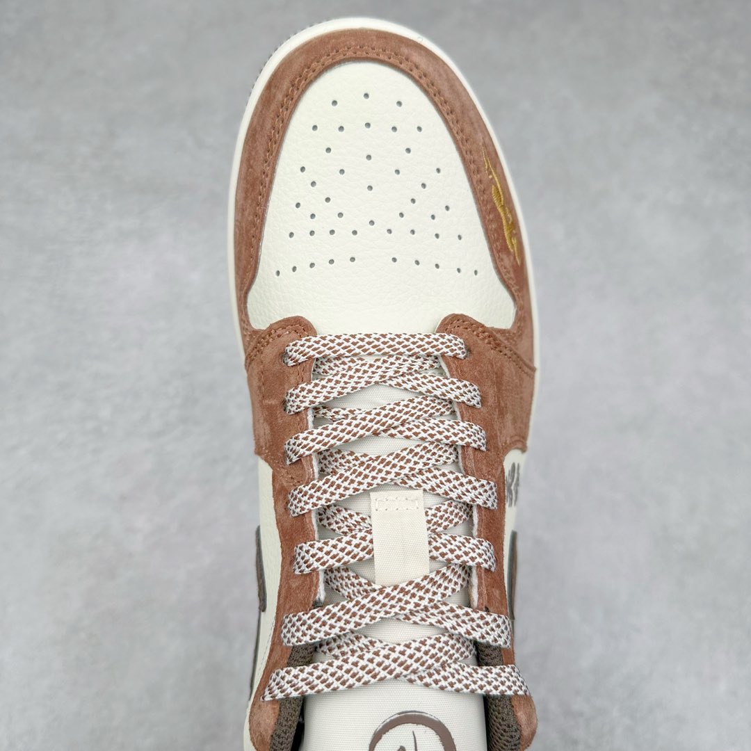 图片[4]-TS x Air Jordan AJ1 Low 倒钩低帮联名定制配色 DC2024-034 原厂内置气垫魔块 A模大底 头层小牛皮 鞋舌AJ原厂专用牛津布+AJ专用反口珍珠布+原厂无杂质高弹内里海棉+特殊封边弹力鞋带 尺码：36 36.5 37.5 38 38.5 39 40 40.5 41 42 42.5 43 44 44.5 45 46 47.5-选品中心
