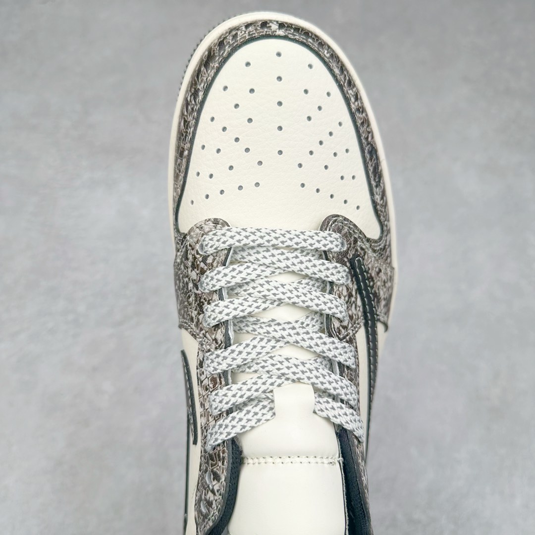 图片[4]-TS x Air Jordan AJ1 Low 倒钩低帮联名定制配色 SJ2068-144 原厂内置气垫魔块 A模大底 头层小牛皮 鞋舌AJ原厂专用牛津布+AJ专用反口珍珠布+原厂无杂质高弹内里海棉+特殊封边弹力鞋带 尺码：36 36.5 37.5 38 38.5 39 40 40.5 41 42 42.5 43 44 44.5 45 46 47.5-选品中心
