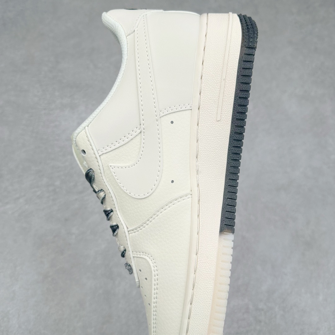 图片[7]-NK Air Force 1´07 Low 空军一号低帮百搭休闲运动板鞋 XZ6188-017 柔软、弹性十足的缓震性能和出色的中底设计 横跨复古与现代的外型结合 造就出风靡全球 三十多年的Force 1 直到今天还深受青睐 尺码：36 36.5 37.5 38 38.5 39 40 40.5 41 42 42.5 43 44 44.5 45-选品中心