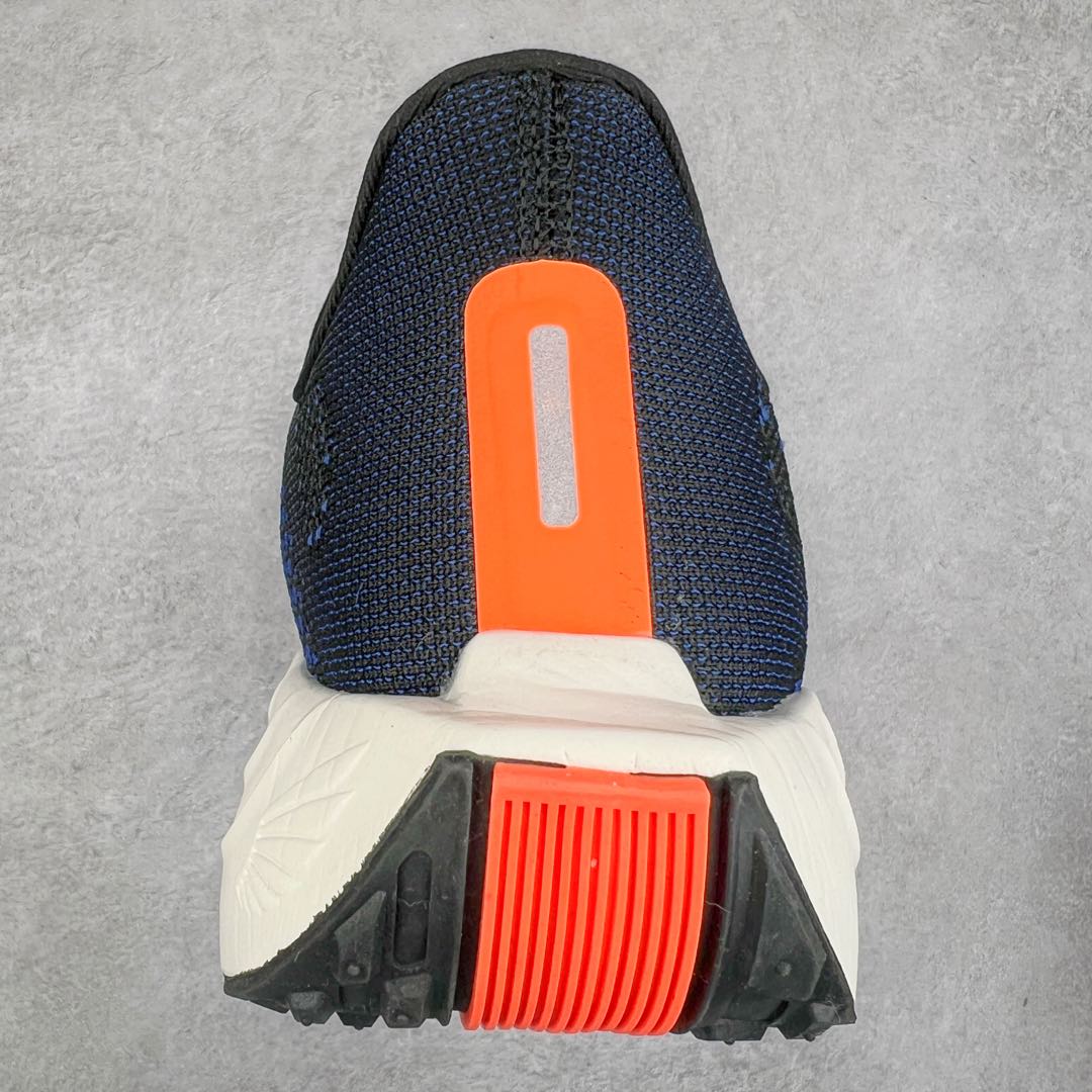 图片[8]-NK Zoom Pegasus Plus 超级飞马涡轮增压马拉松慢跑鞋 在设计上延续了原版鞋款的经典风格，向 Pegasus Turbo 致敬。鞋面采用 Flyknit 材质，巧妙地在不同区域实现紧密与松散的编织结合。标志性的尼龙中部条纹与原版 Turbo 设计呼应。原有的 Flywire 被内部毡织带替代。鞋领的衬垫和鞋跟支撑则为鞋面增添了完善的细节。与以往的 Turbo 型号采用双层泡沫不同，Pegasus Plus 使用了一体式 ZoomX 中底。鞋跟厚度为 35 毫米，前掌为 25 毫米，形成 10 毫米的落差，外底覆盖了大量橡胶，而 ZoomX 外露的部分也十分显眼。尺码：36 36.5 37.5 38 38.5 39 40 40.5 41 42 42.5 43 44 44.5 45-选品中心