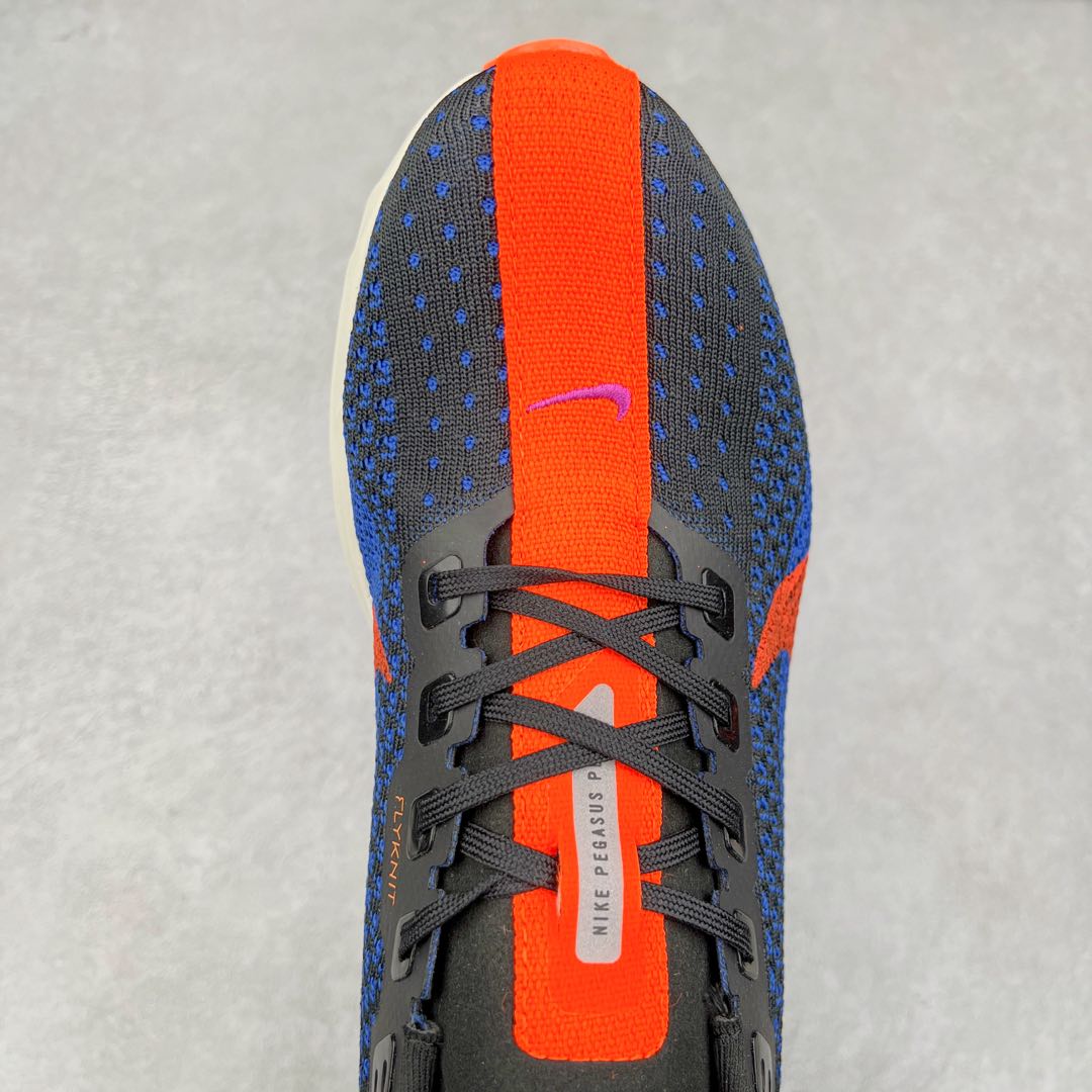 图片[4]-NK Zoom Pegasus Plus 超级飞马涡轮增压马拉松慢跑鞋 在设计上延续了原版鞋款的经典风格，向 Pegasus Turbo 致敬。鞋面采用 Flyknit 材质，巧妙地在不同区域实现紧密与松散的编织结合。标志性的尼龙中部条纹与原版 Turbo 设计呼应。原有的 Flywire 被内部毡织带替代。鞋领的衬垫和鞋跟支撑则为鞋面增添了完善的细节。与以往的 Turbo 型号采用双层泡沫不同，Pegasus Plus 使用了一体式 ZoomX 中底。鞋跟厚度为 35 毫米，前掌为 25 毫米，形成 10 毫米的落差，外底覆盖了大量橡胶，而 ZoomX 外露的部分也十分显眼。尺码：36 36.5 37.5 38 38.5 39 40 40.5 41 42 42.5 43 44 44.5 45-选品中心