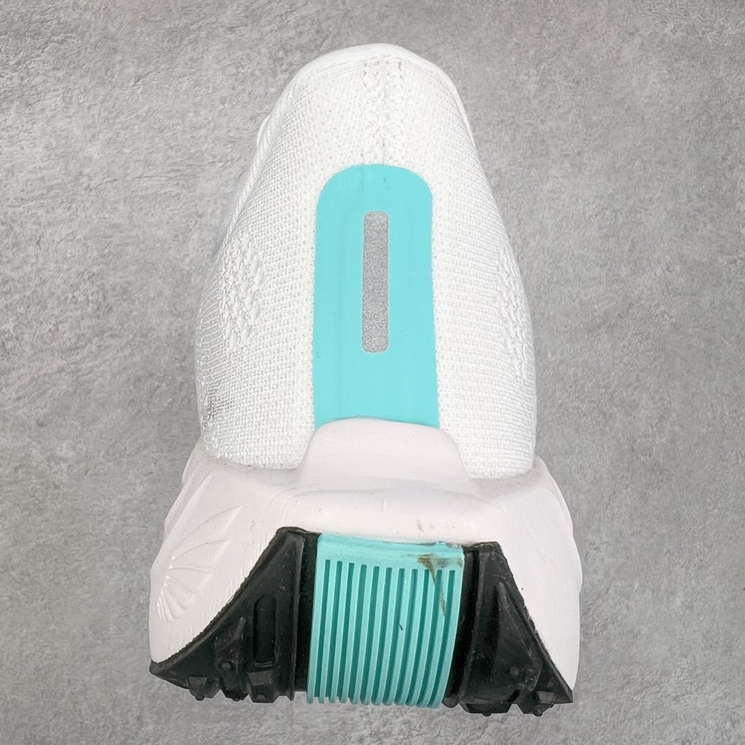 图片[8]-NK Zoom Pegasus Plus 超级飞马涡轮增压马拉松慢跑鞋 在设计上延续了原版鞋款的经典风格，向 Pegasus Turbo 致敬。鞋面采用 Flyknit 材质，巧妙地在不同区域实现紧密与松散的编织结合。标志性的尼龙中部条纹与原版 Turbo 设计呼应。原有的 Flywire 被内部毡织带替代。鞋领的衬垫和鞋跟支撑则为鞋面增添了完善的细节。与以往的 Turbo 型号采用双层泡沫不同，Pegasus Plus 使用了一体式 ZoomX 中底。鞋跟厚度为 35 毫米，前掌为 25 毫米，形成 10 毫米的落差，外底覆盖了大量橡胶，而 ZoomX 外露的部分也十分显眼。尺码：36 36.5 37.5 38 38.5 39 40 40.5 41 42 42.5 43 44 44.5 45-选品中心