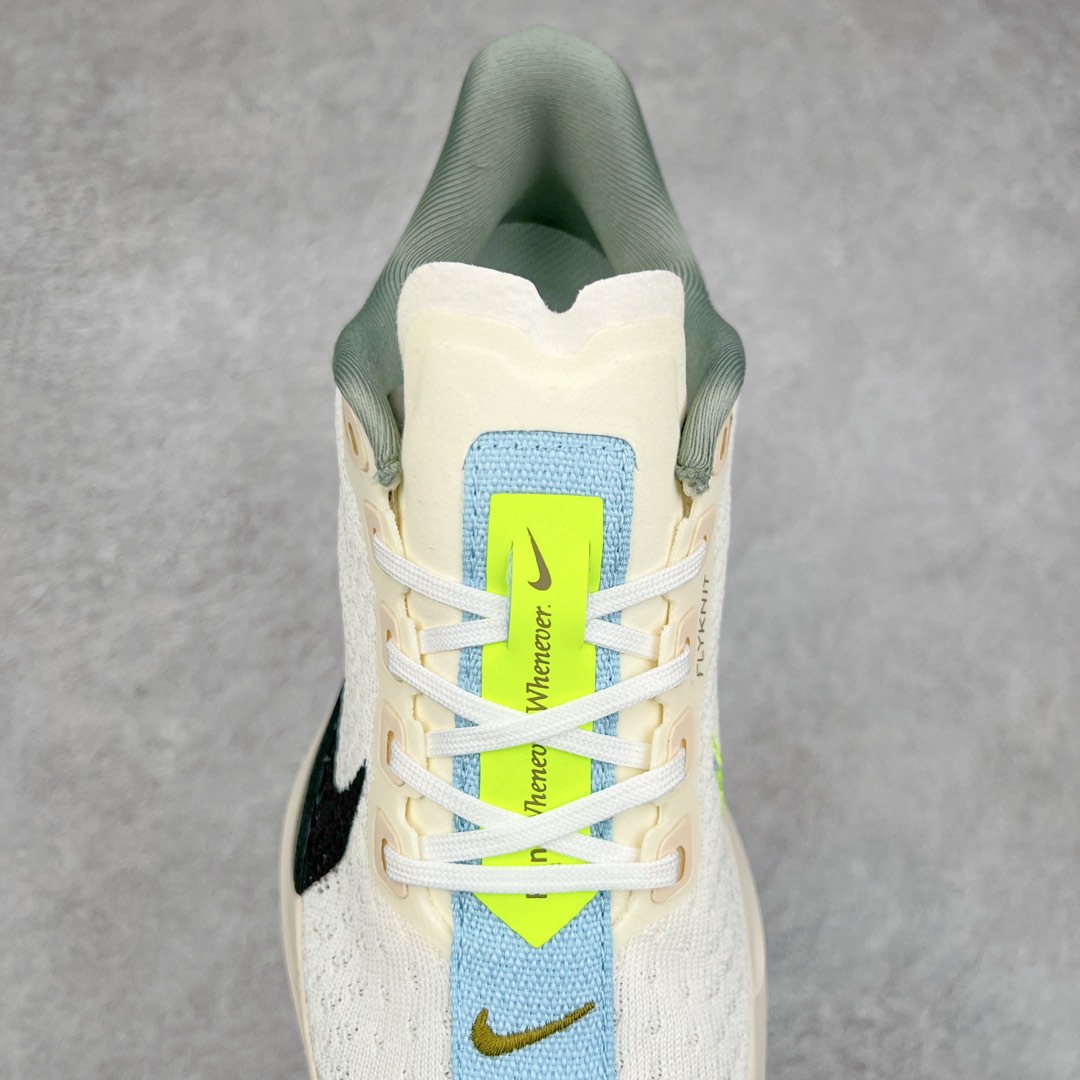 图片[5]-NK Zoom Pegasus Plus 超级飞马涡轮增压马拉松慢跑鞋 在设计上延续了原版鞋款的经典风格，向 Pegasus Turbo 致敬。鞋面采用 Flyknit 材质，巧妙地在不同区域实现紧密与松散的编织结合。标志性的尼龙中部条纹与原版 Turbo 设计呼应。原有的 Flywire 被内部毡织带替代。鞋领的衬垫和鞋跟支撑则为鞋面增添了完善的细节。与以往的 Turbo 型号采用双层泡沫不同，Pegasus Plus 使用了一体式 ZoomX 中底。鞋跟厚度为 35 毫米，前掌为 25 毫米，形成 10 毫米的落差，外底覆盖了大量橡胶，而 ZoomX 外露的部分也十分显眼。尺码：36 36.5 37.5 38 38.5 39 40 40.5 41 42 42.5 43 44 44.5 45-选品中心