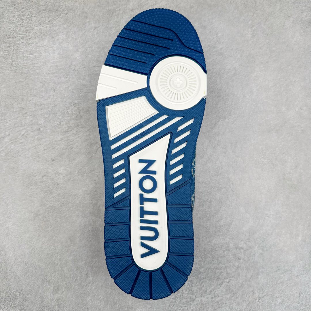 图片[9]-＃K1 Louis Vuitton Trainer lv时装走秀运动鞋 完美鞋型超高的清洁度 零毛边线头瑕疵 全套原楦原纸版原鞋开模 全网最具灵魂的版型 正确原装黄色鞋盒 正确中底印花 鞋面印花3D高频深度立体 全鞋电脑针车 紧密相连 针距密度一致 环保乳胶注塑鞋垫 厚度脚感还原原版 皮面裁剪部位 统一油边封口工艺 原装橡胶大底含胶量大底组合零偏差 专柜全套包装 防尘袋 说明书 质保卡 男女鞋 尺码：35 36 37 38 39 40 41 42 43 44 45-选品中心
