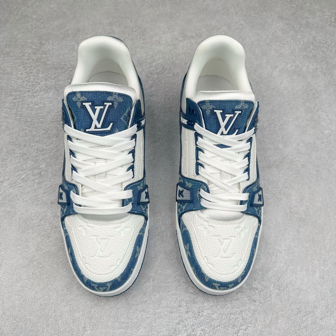 图片[2]-＃K1 Louis Vuitton Trainer lv时装走秀运动鞋 完美鞋型超高的清洁度 零毛边线头瑕疵 全套原楦原纸版原鞋开模 全网最具灵魂的版型 正确原装黄色鞋盒 正确中底印花 鞋面印花3D高频深度立体 全鞋电脑针车 紧密相连 针距密度一致 环保乳胶注塑鞋垫 厚度脚感还原原版 皮面裁剪部位 统一油边封口工艺 原装橡胶大底含胶量大底组合零偏差 专柜全套包装 防尘袋 说明书 质保卡 男女鞋 尺码：35 36 37 38 39 40 41 42 43 44 45-选品中心