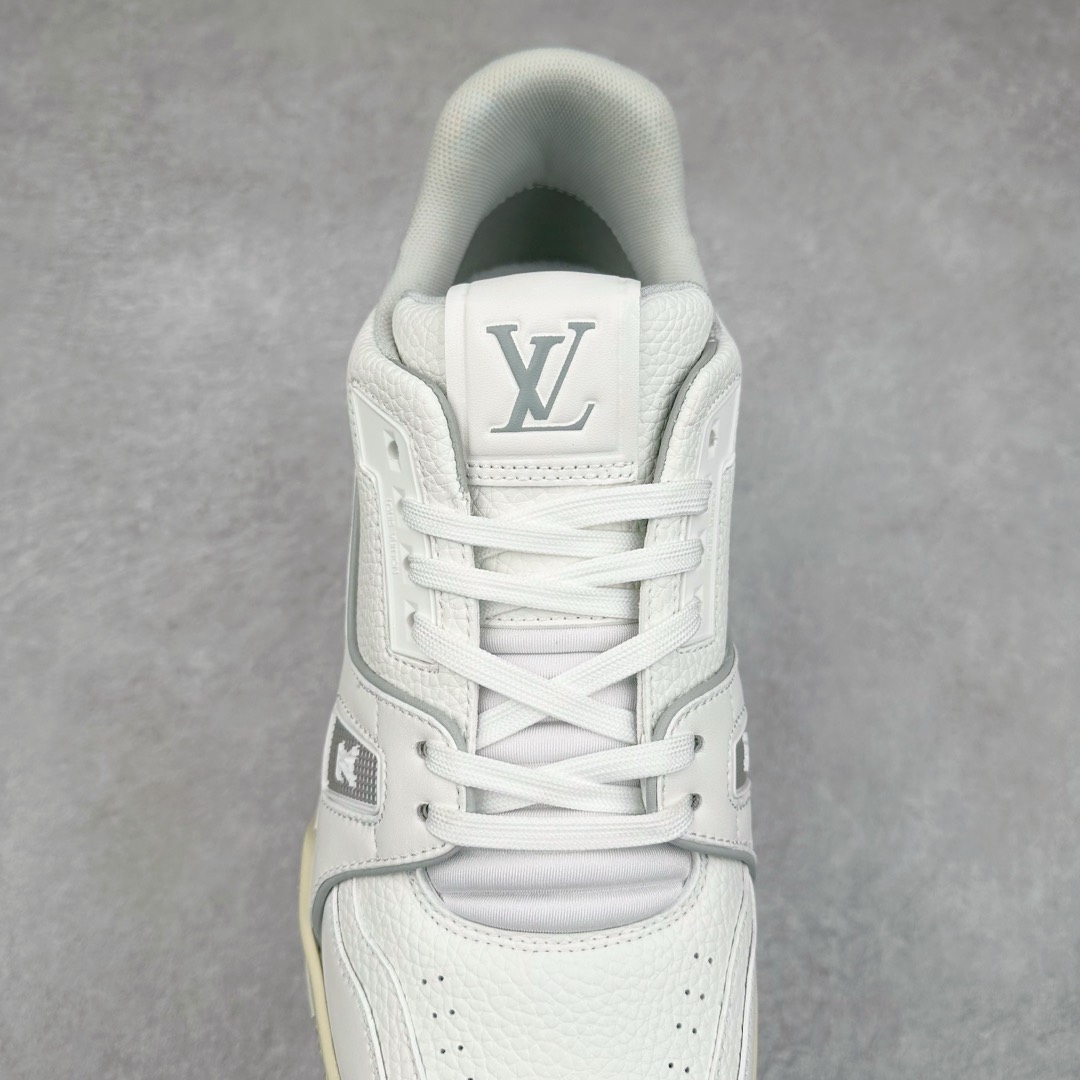 图片[5]-＃K1 Louis Vuitton Trainer lv时装走秀运动鞋 完美鞋型超高的清洁度 零毛边线头瑕疵 全套原楦原纸版原鞋开模 全网最具灵魂的版型 正确原装黄色鞋盒 正确中底印花 鞋面印花3D高频深度立体 全鞋电脑针车 紧密相连 针距密度一致 环保乳胶注塑鞋垫 厚度脚感还原原版 皮面裁剪部位 统一油边封口工艺 原装橡胶大底含胶量大底组合零偏差 专柜全套包装 防尘袋 说明书 质保卡 男女鞋 尺码：35 36 37 38 39 40 41 42 43 44 45-选品中心