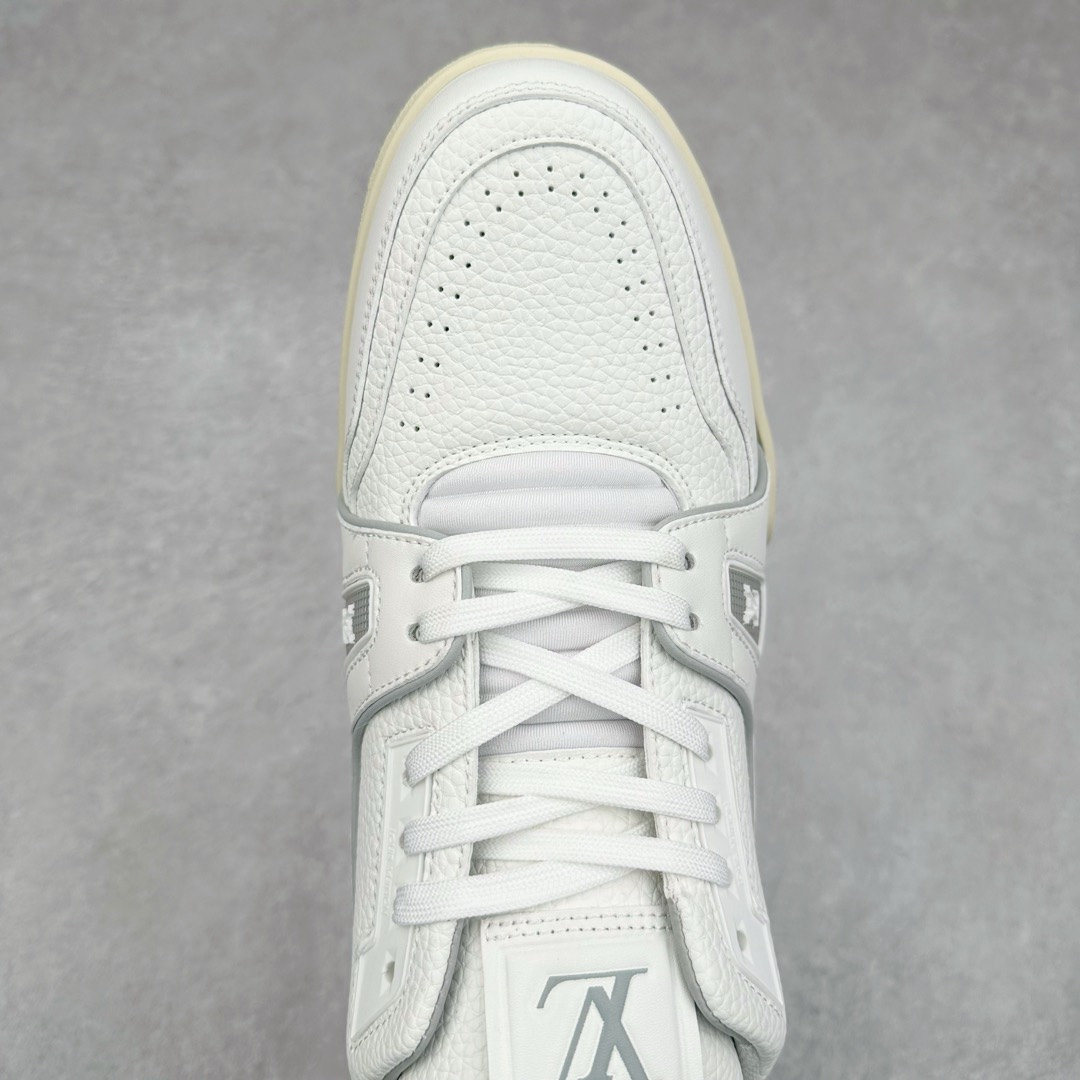 图片[4]-＃K1 Louis Vuitton Trainer lv时装走秀运动鞋 完美鞋型超高的清洁度 零毛边线头瑕疵 全套原楦原纸版原鞋开模 全网最具灵魂的版型 正确原装黄色鞋盒 正确中底印花 鞋面印花3D高频深度立体 全鞋电脑针车 紧密相连 针距密度一致 环保乳胶注塑鞋垫 厚度脚感还原原版 皮面裁剪部位 统一油边封口工艺 原装橡胶大底含胶量大底组合零偏差 专柜全套包装 防尘袋 说明书 质保卡 男女鞋 尺码：35 36 37 38 39 40 41 42 43 44 45-选品中心