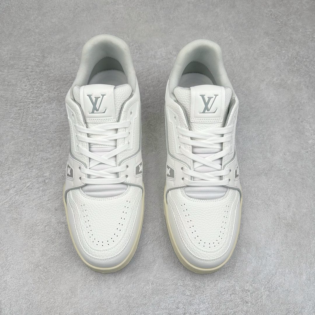 图片[2]-＃K1 Louis Vuitton Trainer lv时装走秀运动鞋 完美鞋型超高的清洁度 零毛边线头瑕疵 全套原楦原纸版原鞋开模 全网最具灵魂的版型 正确原装黄色鞋盒 正确中底印花 鞋面印花3D高频深度立体 全鞋电脑针车 紧密相连 针距密度一致 环保乳胶注塑鞋垫 厚度脚感还原原版 皮面裁剪部位 统一油边封口工艺 原装橡胶大底含胶量大底组合零偏差 专柜全套包装 防尘袋 说明书 质保卡 男女鞋 尺码：35 36 37 38 39 40 41 42 43 44 45-选品中心