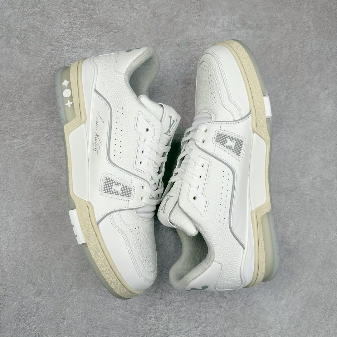 图片[3]-＃K1 Louis Vuitton Trainer lv时装走秀运动鞋 完美鞋型超高的清洁度 零毛边线头瑕疵 全套原楦原纸版原鞋开模 全网最具灵魂的版型 正确原装黄色鞋盒 正确中底印花 鞋面印花3D高频深度立体 全鞋电脑针车 紧密相连 针距密度一致 环保乳胶注塑鞋垫 厚度脚感还原原版 皮面裁剪部位 统一油边封口工艺 原装橡胶大底含胶量大底组合零偏差 专柜全套包装 防尘袋 说明书 质保卡 男女鞋 尺码：35 36 37 38 39 40 41 42 43 44 45-选品中心