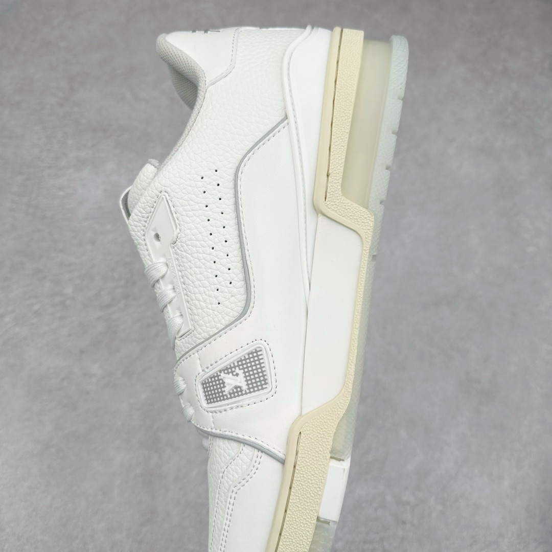 图片[7]-＃K1 Louis Vuitton Trainer lv时装走秀运动鞋 完美鞋型超高的清洁度 零毛边线头瑕疵 全套原楦原纸版原鞋开模 全网最具灵魂的版型 正确原装黄色鞋盒 正确中底印花 鞋面印花3D高频深度立体 全鞋电脑针车 紧密相连 针距密度一致 环保乳胶注塑鞋垫 厚度脚感还原原版 皮面裁剪部位 统一油边封口工艺 原装橡胶大底含胶量大底组合零偏差 专柜全套包装 防尘袋 说明书 质保卡 男女鞋 尺码：35 36 37 38 39 40 41 42 43 44 45-选品中心