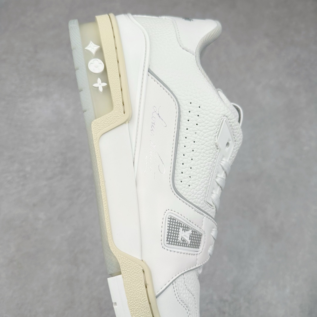 图片[6]-＃K1 Louis Vuitton Trainer lv时装走秀运动鞋 完美鞋型超高的清洁度 零毛边线头瑕疵 全套原楦原纸版原鞋开模 全网最具灵魂的版型 正确原装黄色鞋盒 正确中底印花 鞋面印花3D高频深度立体 全鞋电脑针车 紧密相连 针距密度一致 环保乳胶注塑鞋垫 厚度脚感还原原版 皮面裁剪部位 统一油边封口工艺 原装橡胶大底含胶量大底组合零偏差 专柜全套包装 防尘袋 说明书 质保卡 男女鞋 尺码：35 36 37 38 39 40 41 42 43 44 45-选品中心