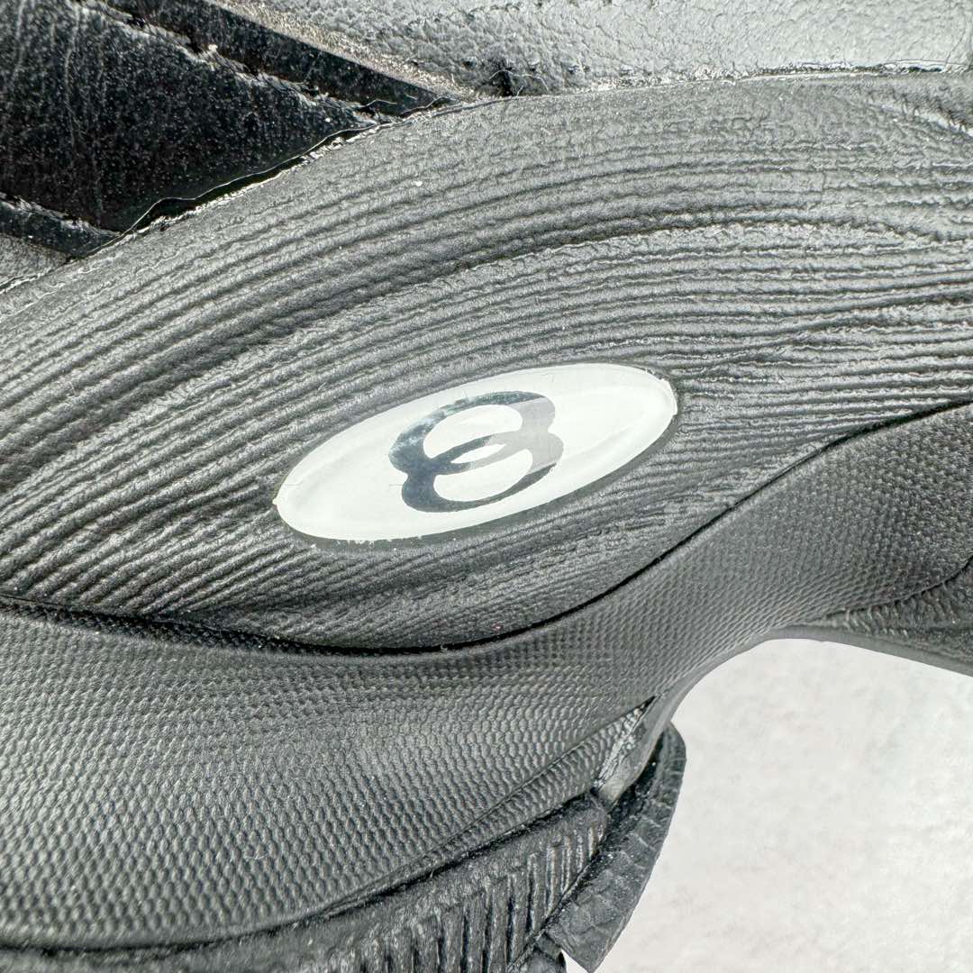 图片[18]-＃XA Balenciaga CARGO Sneaker 巴黎世家十一代圆头系带舒适百搭低帮生活休闲鞋老爹鞋 全套原纸板楦头开发 最原汁原味的灵魂版型 全鞋荧光划线卡点 胶水把控整洁度追求极致完美 每一双都是工艺品 多重QC质检 超越公司货的品控标准 实实在在的免检产品 原盒原配 正确字体电绣 粗细、位置、大小正确 侧边TPU 透气孔匹配意产原版 正确分离大底 TPU软底 原版一致大底LOGO 立体感十足 原厂皮料水洗做旧 采购原厂网纱 这款超细纤维和网布工装运动鞋 来自 Balenciaga 2024年夏季系列 其前卫的设计、夸张的体积和反光细节赋予其特别的轮廓 在 2024 夏季系列的秀场上 我们看到了睽违已久的新款运动鞋 Cargo Sneaker 看鞋名便可猜想 延续 3XL 经典设计 这似乎是一双天生为阔腿 Cargo 而生的鞋款 并且它比起 3XL 本就极度夸张的造型更加夸张 拥有更大的鞋底面积以及更为上翘的鞋头 堪称「5XL」外观设计上除了「比大更大」做旧的厚网布鞋面 还有一种经典 Track 鞋款融合 New Balance 9060 中底之即视感 标志性 Sporty B Logo 置于鞋面中间 再加上明显提高的中底厚度 你也不用害怕与3XL难以分辨 尺码：35/46-选品中心