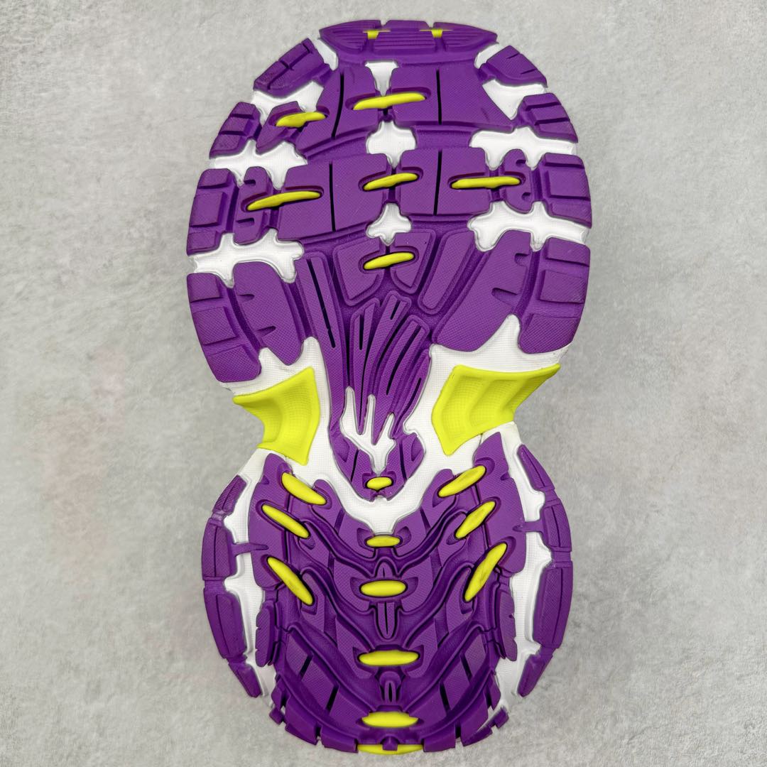 图片[9]-＃XA BALENCIAGA 10XL Sneakers 巴黎世家十二代网布系带低帮走秀复古老爹鞋 全套原纸板楦头开发 最原汁原味的灵魂版型 全鞋荧光划线卡点 胶水把控整洁度追求极致完美 每一双都是工艺品 多重QC质检 超越公司货的品控标准 实实在在的免检产品 原盒原配 正确字体电绣 粗细、位置、大小正确 侧边TPU 透气孔匹配意产原版 正确分离大底 TPU软底 原版一致大底LOGO 立体感十足 原厂皮料水洗做旧 采购原厂网纱 不含皮革 网布材料和聚氨酯 磨损效果 展现品牌对于新潮事物的热情 这款鞋子拥有巨大尺寸和醒目设计 符合当下”老爹鞋”的趋势 鞋子采用银灰配色 营造出低调而不失华丽的效果 10XL的尺码使它成为市场中最显眼的存在 适合追求个性化的人群 Balenciaga始终站在时尚前沿 此次发布的产品再次体现了他们的创新能力 尺码：35 36 37 38 39 40 41 42 43 44 45 46-选品中心