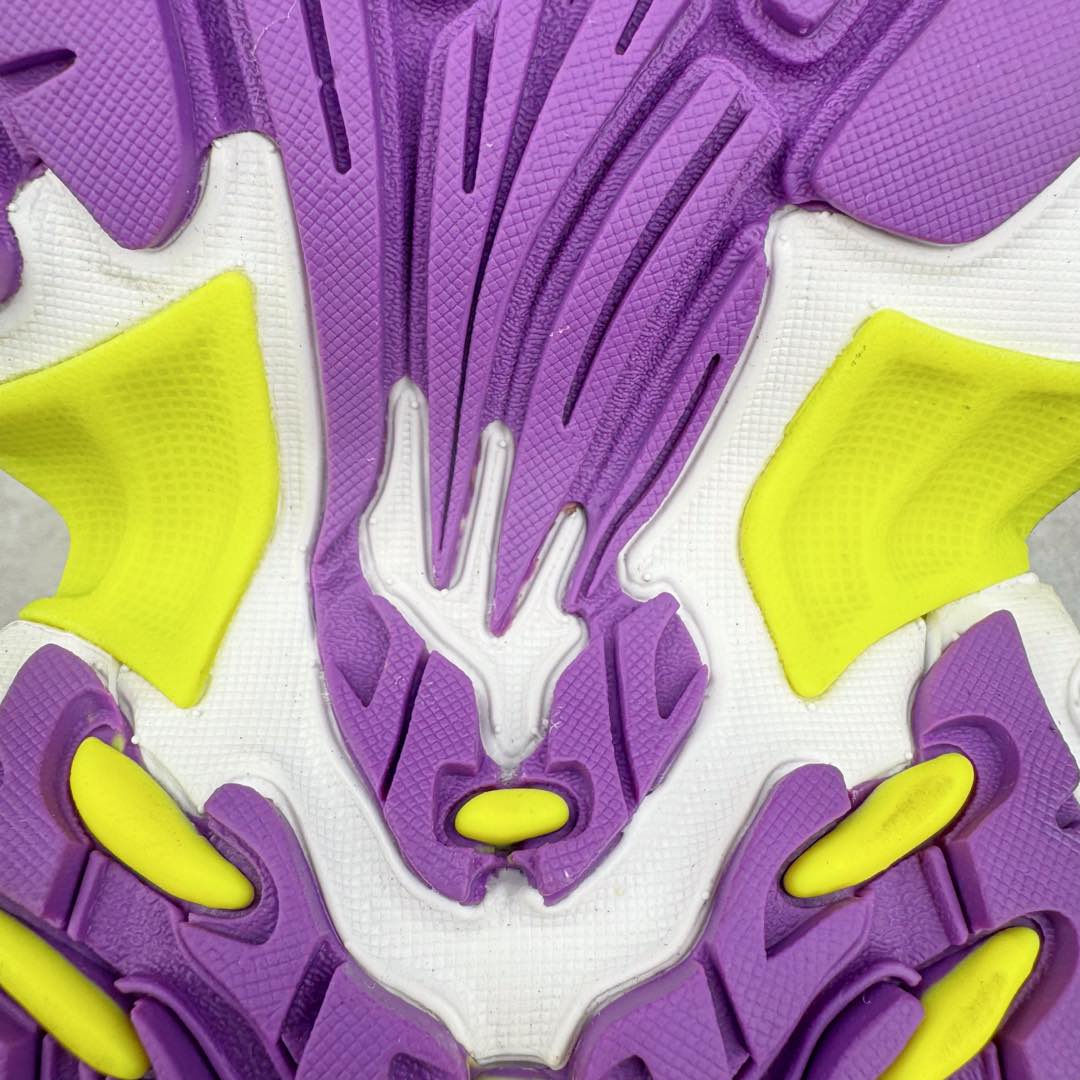 图片[18]-＃XA BALENCIAGA 10XL Sneakers 巴黎世家十二代网布系带低帮走秀复古老爹鞋 全套原纸板楦头开发 最原汁原味的灵魂版型 全鞋荧光划线卡点 胶水把控整洁度追求极致完美 每一双都是工艺品 多重QC质检 超越公司货的品控标准 实实在在的免检产品 原盒原配 正确字体电绣 粗细、位置、大小正确 侧边TPU 透气孔匹配意产原版 正确分离大底 TPU软底 原版一致大底LOGO 立体感十足 原厂皮料水洗做旧 采购原厂网纱 不含皮革 网布材料和聚氨酯 磨损效果 展现品牌对于新潮事物的热情 这款鞋子拥有巨大尺寸和醒目设计 符合当下”老爹鞋”的趋势 鞋子采用银灰配色 营造出低调而不失华丽的效果 10XL的尺码使它成为市场中最显眼的存在 适合追求个性化的人群 Balenciaga始终站在时尚前沿 此次发布的产品再次体现了他们的创新能力 尺码：35 36 37 38 39 40 41 42 43 44 45 46-选品中心