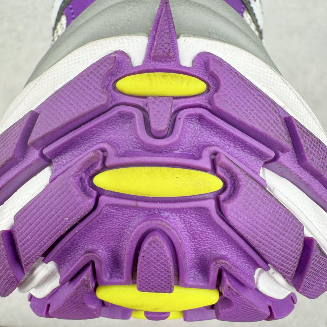 图片[19]-＃XA BALENCIAGA 10XL Sneakers 巴黎世家十二代网布系带低帮走秀复古老爹鞋 全套原纸板楦头开发 最原汁原味的灵魂版型 全鞋荧光划线卡点 胶水把控整洁度追求极致完美 每一双都是工艺品 多重QC质检 超越公司货的品控标准 实实在在的免检产品 原盒原配 正确字体电绣 粗细、位置、大小正确 侧边TPU 透气孔匹配意产原版 正确分离大底 TPU软底 原版一致大底LOGO 立体感十足 原厂皮料水洗做旧 采购原厂网纱 不含皮革 网布材料和聚氨酯 磨损效果 展现品牌对于新潮事物的热情 这款鞋子拥有巨大尺寸和醒目设计 符合当下”老爹鞋”的趋势 鞋子采用银灰配色 营造出低调而不失华丽的效果 10XL的尺码使它成为市场中最显眼的存在 适合追求个性化的人群 Balenciaga始终站在时尚前沿 此次发布的产品再次体现了他们的创新能力 尺码：35 36 37 38 39 40 41 42 43 44 45 46-选品中心