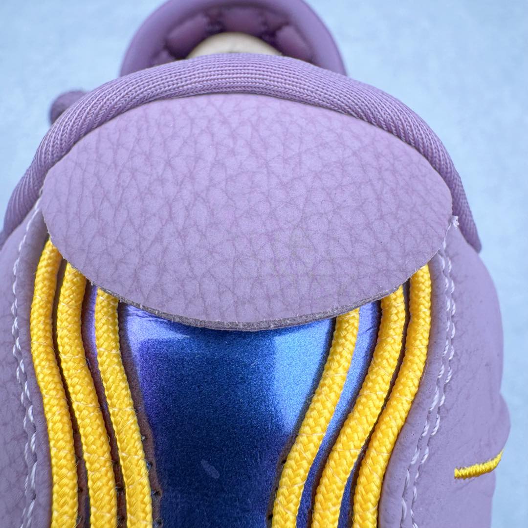 图片[13]-＃灭世/Max NK LeBron James 詹姆斯21代签名实战篮球鞋 FV2345-500 顶配呈现 原厂5层大底组合（后跟独立密度模块）市场独家 原厂热熔原标工艺 过验标准 原厂全飞线工艺 鞋面质感与支撑拉满 前掌ZOOM TURBO➕后掌马蹄气垫 原配还原 全掌记忆海绵鞋垫➕过验级刷胶 采用覆层翻滚的皮革鞋面 上面覆盖着柔和的色调 柔和的薰衣草色调沿着椭圆形鞋带和鞋舌结构得到进一步使用 而引人注目的“Melon Tint”对比放大了球状轮廓的斜线、鞋舌标签标志和最中间的蕾丝环 尺码：39 40 40.5 41 42 42.5 43 44 44.5 45 46 47.5-选品中心