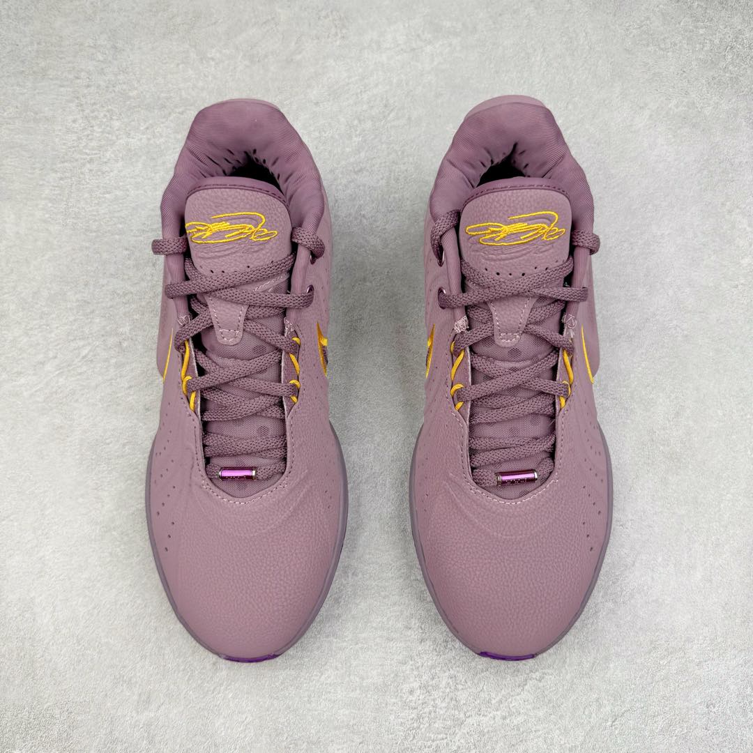 图片[2]-＃灭世/Max NK LeBron James 詹姆斯21代签名实战篮球鞋 FV2345-500 顶配呈现 原厂5层大底组合（后跟独立密度模块）市场独家 原厂热熔原标工艺 过验标准 原厂全飞线工艺 鞋面质感与支撑拉满 前掌ZOOM TURBO➕后掌马蹄气垫 原配还原 全掌记忆海绵鞋垫➕过验级刷胶 采用覆层翻滚的皮革鞋面 上面覆盖着柔和的色调 柔和的薰衣草色调沿着椭圆形鞋带和鞋舌结构得到进一步使用 而引人注目的“Melon Tint”对比放大了球状轮廓的斜线、鞋舌标签标志和最中间的蕾丝环 尺码：39 40 40.5 41 42 42.5 43 44 44.5 45 46 47.5-选品中心