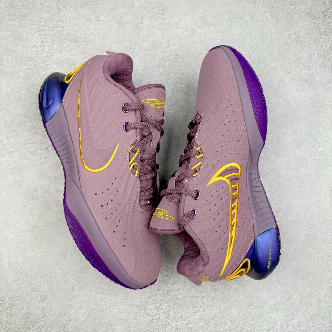 图片[3]-＃灭世/Max NK LeBron James 詹姆斯21代签名实战篮球鞋 FV2345-500 顶配呈现 原厂5层大底组合（后跟独立密度模块）市场独家 原厂热熔原标工艺 过验标准 原厂全飞线工艺 鞋面质感与支撑拉满 前掌ZOOM TURBO➕后掌马蹄气垫 原配还原 全掌记忆海绵鞋垫➕过验级刷胶 采用覆层翻滚的皮革鞋面 上面覆盖着柔和的色调 柔和的薰衣草色调沿着椭圆形鞋带和鞋舌结构得到进一步使用 而引人注目的“Melon Tint”对比放大了球状轮廓的斜线、鞋舌标签标志和最中间的蕾丝环 尺码：39 40 40.5 41 42 42.5 43 44 44.5 45 46 47.5-选品中心