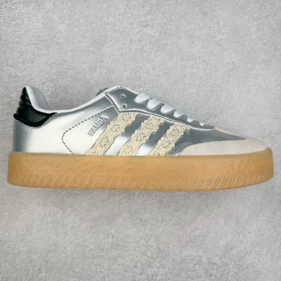 AD Samba XLG 桑巴舞加大厚底版系列德训风百搭松糕休闲运动板鞋生胶底 IG5744 自Originals Samba成功借势Blokecore风潮一跃成为街头巷尾的焦点鞋款后,不论是围绕Samba本身打造的各式「变种版本」,还是以Samba为蓝本打造联名鞋款,都成为了时尚潮流人士日常穿搭首选。Samba XLG是adidas Originals不断扩展XLG系列的一部分,旨在与年轻文化相契合,迎合那些希望通过个性时尚表达自我而不愿牺牲舒适度的年轻群体。街头时尚领域的Gen Z特别偏爱宽松的穿着风格。Samba XLG针对这一点做了创新。它在延续Samba OG经典设计的基础上,迎合年轻群体的穿着习惯,重塑为宽大的鞋身比例轮廓以及加厚中底,让消费者轻松展示自己独特的风格。全新的Samba XLG系列不仅迎合了当下年轻群体的穿搭习惯,加宽了鞋身比例以及将中底进一步增厚,在视觉比例上更加饱满,同时还保留了经典Samba的细节,这样一来,鞋迷朋友在穿搭上不仅能更加个性化,而且还能延续一定的复古感受。尺码：36 36⅔ 37⅓ 38 38⅔ 39⅓ 40 40⅔ 41⅓ 42 42⅔ 43⅓ 44 45-选品中心