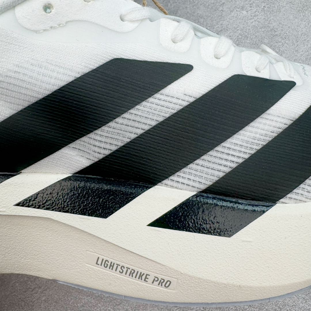 图片[19]-＃纯原 AD Adizero Eva SL M 零度进化版系列低帮轻便透气竞速休闲运动慢跑鞋 JH6206 相信大家对去年 adidas 横空出世的「顶级超跑」adiZero Adios Pro EVO 1 记忆犹新！不仅登顶阿迪史上最轻跑鞋宝座，更在接下来的全球马拉松赛事中，持续书写着惊人成绩，被网友戏称新一代「阿迪神鞋」全网刷屏！极简设计语言与强烈速度感和存在感的鞋侧三线，让人过目不忘，特别种草！其中定位于中长跑训练的 adidas Adizero Evo SL，整体外观造型与 adiZero Adios Pro EVO 1 非常相似。中底配置方面搭载全掌 Lightstrike Pro，鞋面采用透气网面示人，契合日常训练鞋的定位，更加耐用。外底给到了马牌橡胶，及类似上代竞速旗舰 adidas Adizero Adios Pro 3 区域分布。整体看下来无论是外观的鲜明辨识度，还是配置的扎实程度都很顶。尺码：36 36⅔ 37⅓ 38 38⅔ 39⅓ 40 40⅔ 41⅓ 42 42⅔ 43⅓ 44 45-选品中心