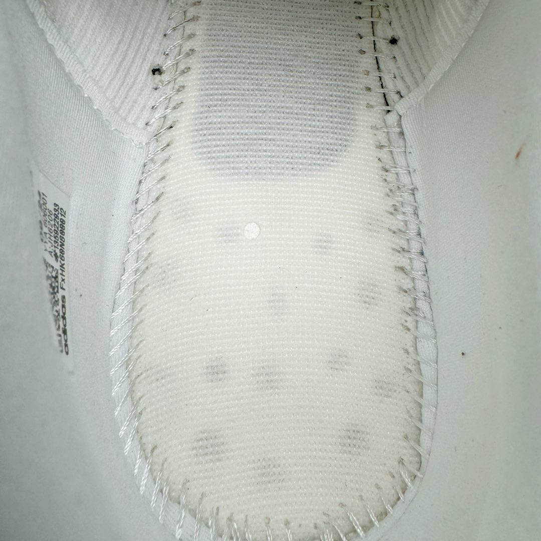 图片[10]-＃纯原 AD Adizero Eva SL M 零度进化版系列低帮轻便透气竞速休闲运动慢跑鞋 JH6206 相信大家对去年 adidas 横空出世的「顶级超跑」adiZero Adios Pro EVO 1 记忆犹新！不仅登顶阿迪史上最轻跑鞋宝座，更在接下来的全球马拉松赛事中，持续书写着惊人成绩，被网友戏称新一代「阿迪神鞋」全网刷屏！极简设计语言与强烈速度感和存在感的鞋侧三线，让人过目不忘，特别种草！其中定位于中长跑训练的 adidas Adizero Evo SL，整体外观造型与 adiZero Adios Pro EVO 1 非常相似。中底配置方面搭载全掌 Lightstrike Pro，鞋面采用透气网面示人，契合日常训练鞋的定位，更加耐用。外底给到了马牌橡胶，及类似上代竞速旗舰 adidas Adizero Adios Pro 3 区域分布。整体看下来无论是外观的鲜明辨识度，还是配置的扎实程度都很顶。尺码：36 36⅔ 37⅓ 38 38⅔ 39⅓ 40 40⅔ 41⅓ 42 42⅔ 43⅓ 44 45-选品中心