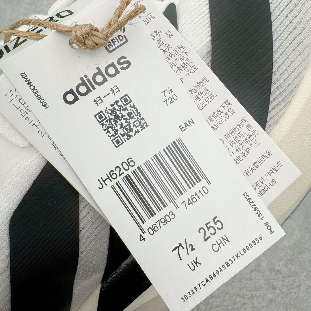 图片[15]-＃纯原 AD Adizero Eva SL M 零度进化版系列低帮轻便透气竞速休闲运动慢跑鞋 JH6206 相信大家对去年 adidas 横空出世的「顶级超跑」adiZero Adios Pro EVO 1 记忆犹新！不仅登顶阿迪史上最轻跑鞋宝座，更在接下来的全球马拉松赛事中，持续书写着惊人成绩，被网友戏称新一代「阿迪神鞋」全网刷屏！极简设计语言与强烈速度感和存在感的鞋侧三线，让人过目不忘，特别种草！其中定位于中长跑训练的 adidas Adizero Evo SL，整体外观造型与 adiZero Adios Pro EVO 1 非常相似。中底配置方面搭载全掌 Lightstrike Pro，鞋面采用透气网面示人，契合日常训练鞋的定位，更加耐用。外底给到了马牌橡胶，及类似上代竞速旗舰 adidas Adizero Adios Pro 3 区域分布。整体看下来无论是外观的鲜明辨识度，还是配置的扎实程度都很顶。尺码：36 36⅔ 37⅓ 38 38⅔ 39⅓ 40 40⅔ 41⅓ 42 42⅔ 43⅓ 44 45-选品中心