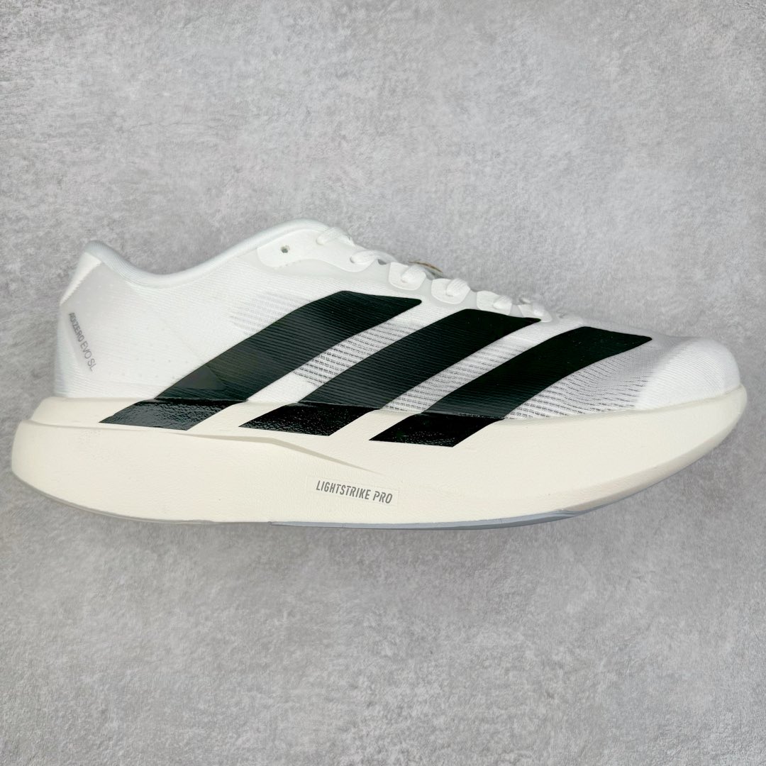 ＃纯原 AD Adizero Eva SL M 零度进化版系列低帮轻便透气竞速休闲运动慢跑鞋 JH6206 相信大家对去年 adidas 横空出世的「顶级超跑」adiZero Adios Pro EVO 1 记忆犹新！不仅登顶阿迪史上最轻跑鞋宝座，更在接下来的全球马拉松赛事中，持续书写着惊人成绩，被网友戏称新一代「阿迪神鞋」全网刷屏！极简设计语言与强烈速度感和存在感的鞋侧三线，让人过目不忘，特别种草！其中定位于中长跑训练的 adidas Adizero Evo SL，整体外观造型与 adiZero Adios Pro EVO 1 非常相似。中底配置方面搭载全掌 Lightstrike Pro，鞋面采用透气网面示人，契合日常训练鞋的定位，更加耐用。外底给到了马牌橡胶，及类似上代竞速旗舰 adidas Adizero Adios Pro 3 区域分布。整体看下来无论是外观的鲜明辨识度，还是配置的扎实程度都很顶。尺码：36 36⅔ 37⅓ 38 38⅔ 39⅓ 40 40⅔ 41⅓ 42 42⅔ 43⅓ 44 45-选品中心