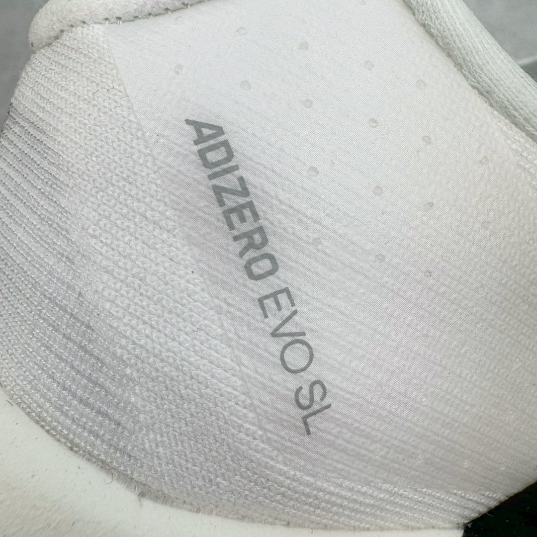 图片[18]-＃纯原 AD Adizero Eva SL M 零度进化版系列低帮轻便透气竞速休闲运动慢跑鞋 JH6206 相信大家对去年 adidas 横空出世的「顶级超跑」adiZero Adios Pro EVO 1 记忆犹新！不仅登顶阿迪史上最轻跑鞋宝座，更在接下来的全球马拉松赛事中，持续书写着惊人成绩，被网友戏称新一代「阿迪神鞋」全网刷屏！极简设计语言与强烈速度感和存在感的鞋侧三线，让人过目不忘，特别种草！其中定位于中长跑训练的 adidas Adizero Evo SL，整体外观造型与 adiZero Adios Pro EVO 1 非常相似。中底配置方面搭载全掌 Lightstrike Pro，鞋面采用透气网面示人，契合日常训练鞋的定位，更加耐用。外底给到了马牌橡胶，及类似上代竞速旗舰 adidas Adizero Adios Pro 3 区域分布。整体看下来无论是外观的鲜明辨识度，还是配置的扎实程度都很顶。尺码：36 36⅔ 37⅓ 38 38⅔ 39⅓ 40 40⅔ 41⅓ 42 42⅔ 43⅓ 44 45-选品中心