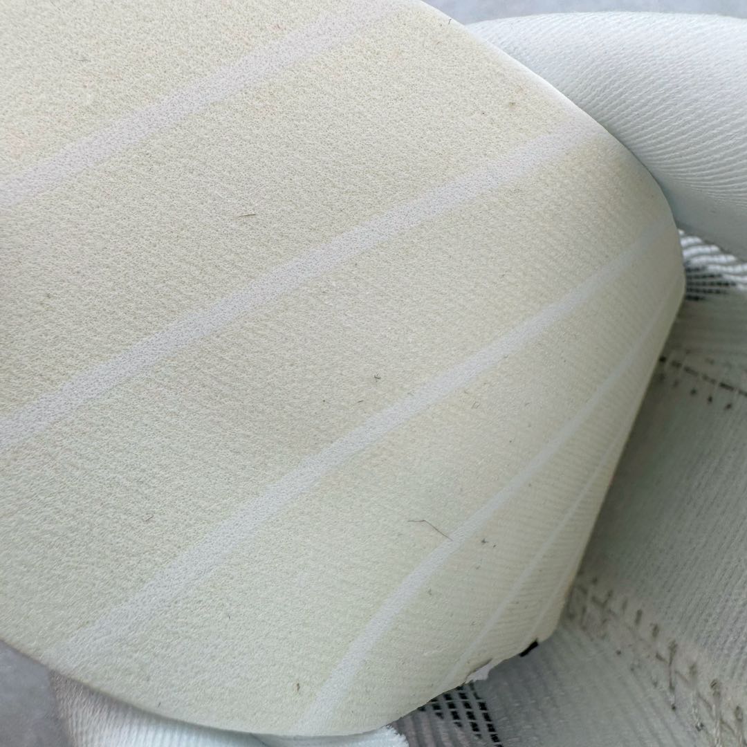 图片[11]-＃纯原 AD Adizero Eva SL M 零度进化版系列低帮轻便透气竞速休闲运动慢跑鞋 JH6206 相信大家对去年 adidas 横空出世的「顶级超跑」adiZero Adios Pro EVO 1 记忆犹新！不仅登顶阿迪史上最轻跑鞋宝座，更在接下来的全球马拉松赛事中，持续书写着惊人成绩，被网友戏称新一代「阿迪神鞋」全网刷屏！极简设计语言与强烈速度感和存在感的鞋侧三线，让人过目不忘，特别种草！其中定位于中长跑训练的 adidas Adizero Evo SL，整体外观造型与 adiZero Adios Pro EVO 1 非常相似。中底配置方面搭载全掌 Lightstrike Pro，鞋面采用透气网面示人，契合日常训练鞋的定位，更加耐用。外底给到了马牌橡胶，及类似上代竞速旗舰 adidas Adizero Adios Pro 3 区域分布。整体看下来无论是外观的鲜明辨识度，还是配置的扎实程度都很顶。尺码：36 36⅔ 37⅓ 38 38⅔ 39⅓ 40 40⅔ 41⅓ 42 42⅔ 43⅓ 44 45-选品中心