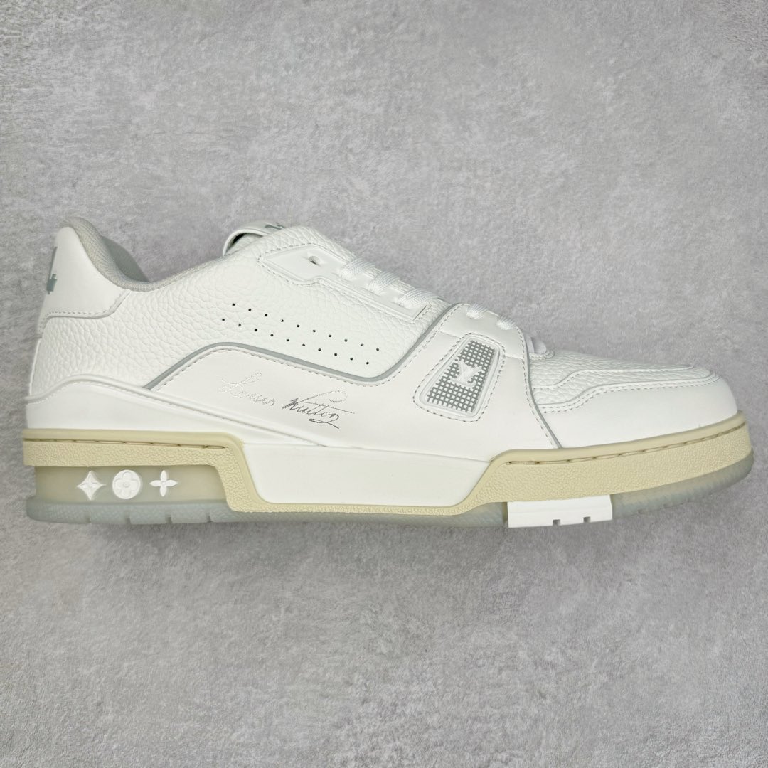 ＃K1 Louis Vuitton Trainer lv时装走秀运动鞋 完美鞋型超高的清洁度 零毛边线头瑕疵 全套原楦原纸版原鞋开模 全网最具灵魂的版型 正确原装黄色鞋盒 正确中底印花 鞋面印花3D高频深度立体 全鞋电脑针车 紧密相连 针距密度一致 环保乳胶注塑鞋垫 厚度脚感还原原版 皮面裁剪部位 统一油边封口工艺 原装橡胶大底含胶量大底组合零偏差 专柜全套包装 防尘袋 说明书 质保卡 男女鞋 尺码：35 36 37 38 39 40 41 42 43 44 45-选品中心